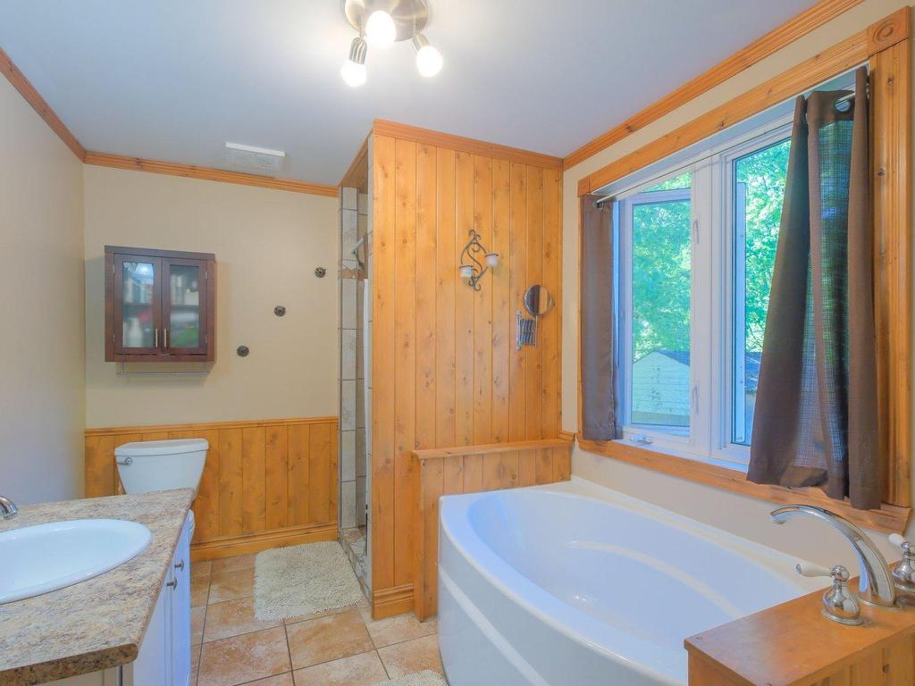 









300


Rue Armand-Chainey

,
Sainte-Catherine-de-Hatley,




QC
J0B1W0

