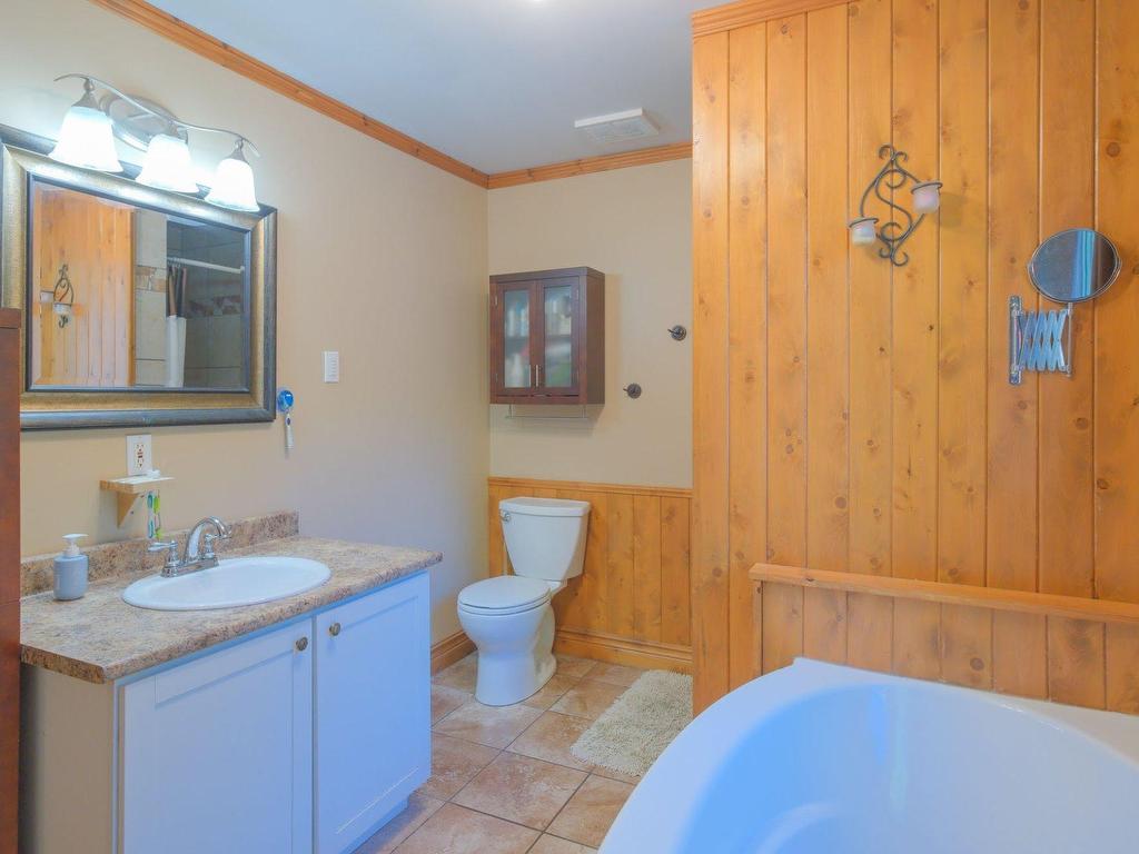 









300


Rue Armand-Chainey

,
Sainte-Catherine-de-Hatley,




QC
J0B1W0

