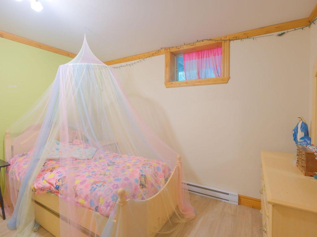 









300


Rue Armand-Chainey

,
Sainte-Catherine-de-Hatley,




QC
J0B1W0

