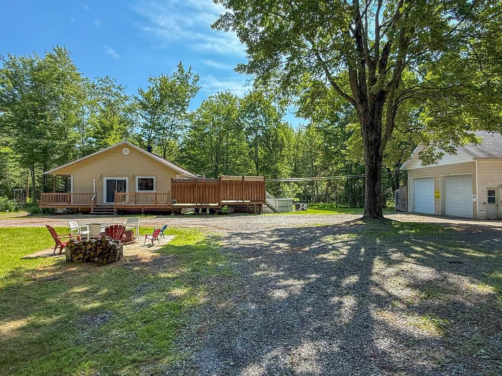 









300


Rue Armand-Chainey

,
Sainte-Catherine-de-Hatley,




QC
J0B1W0

