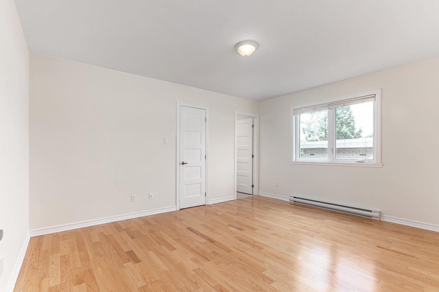 









2682


Rue Préfontaine

,
Longueuil (Le Vieux-Longueuil),




QC
J4K3Y6

