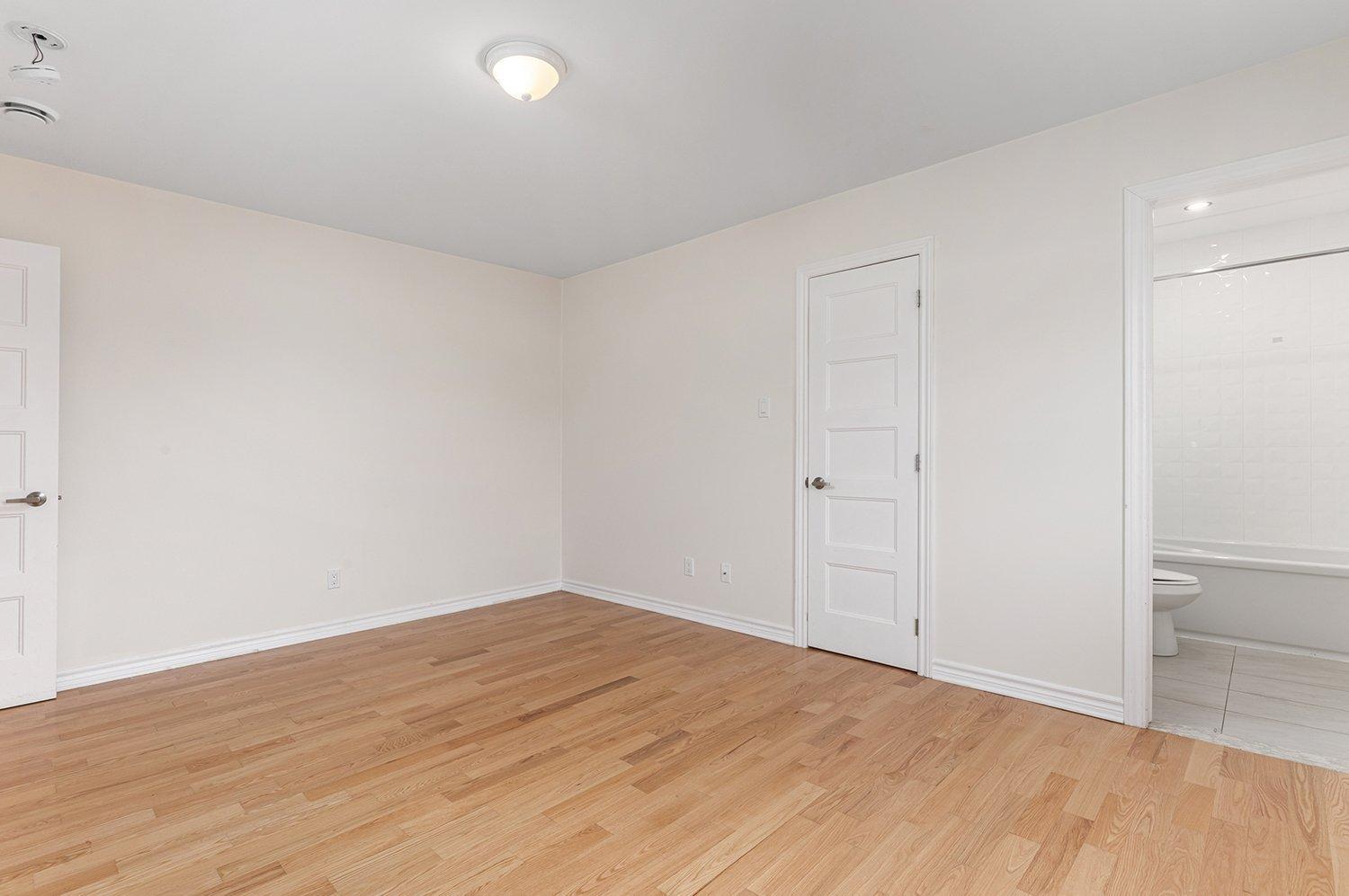 









2682


Rue Préfontaine

,
Longueuil (Le Vieux-Longueuil),




QC
J4K3Y6

