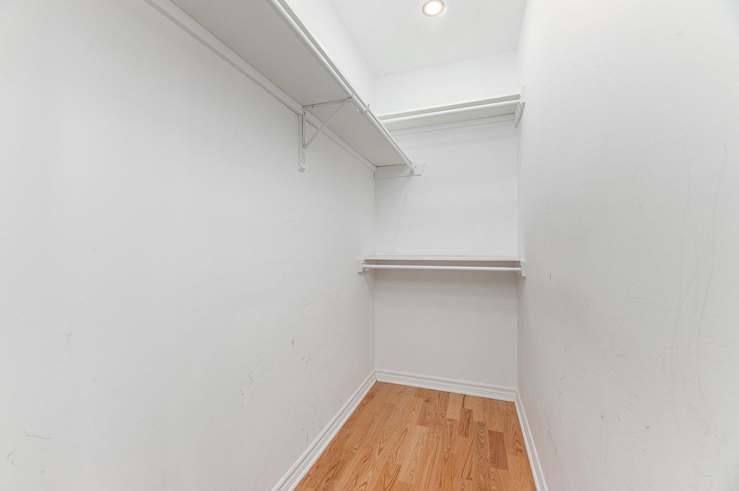 









2682


Rue Préfontaine

,
Longueuil (Le Vieux-Longueuil),




QC
J4K3Y6

