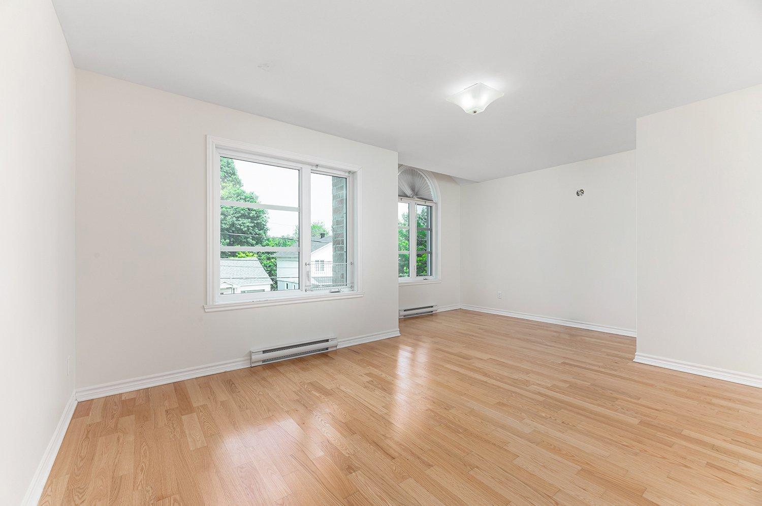 









2682


Rue Préfontaine

,
Longueuil (Le Vieux-Longueuil),




QC
J4K3Y6

