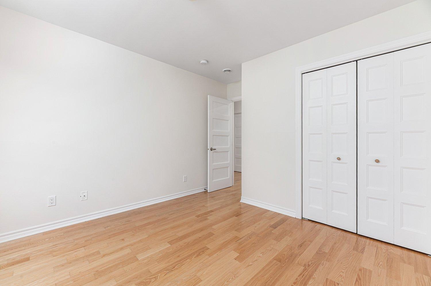 









2682


Rue Préfontaine

,
Longueuil (Le Vieux-Longueuil),




QC
J4K3Y6

