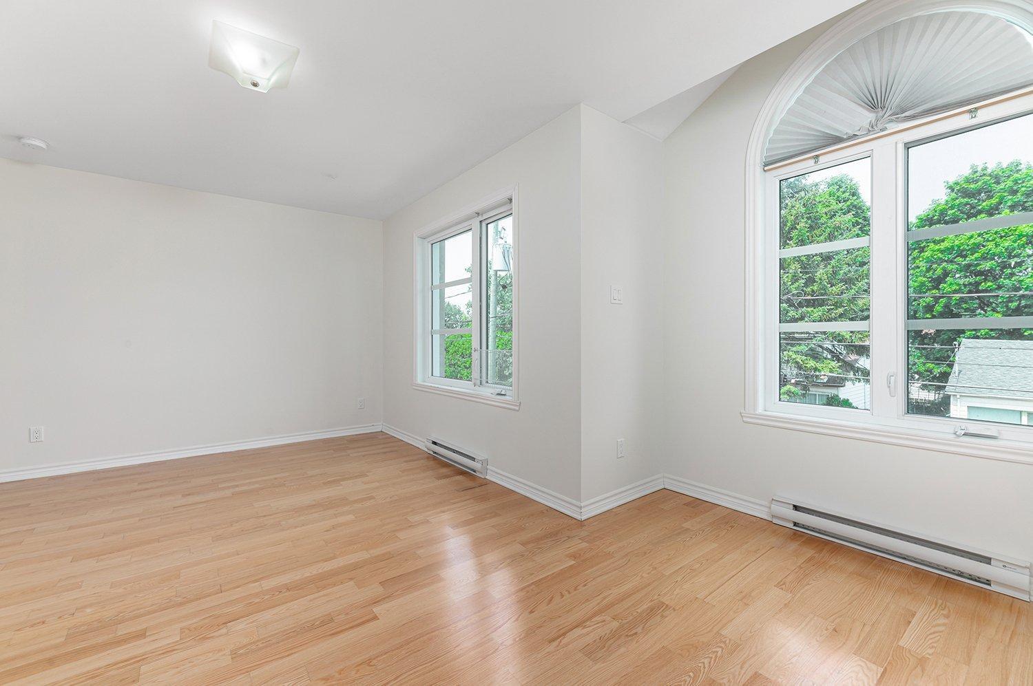 









2682


Rue Préfontaine

,
Longueuil (Le Vieux-Longueuil),




QC
J4K3Y6

