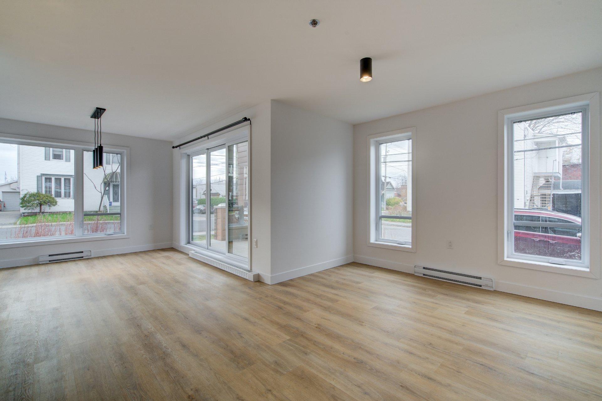 









50


Rue St-Louis

, 201,
Salaberry-de-Valleyfield,




QC
J6T1M6

