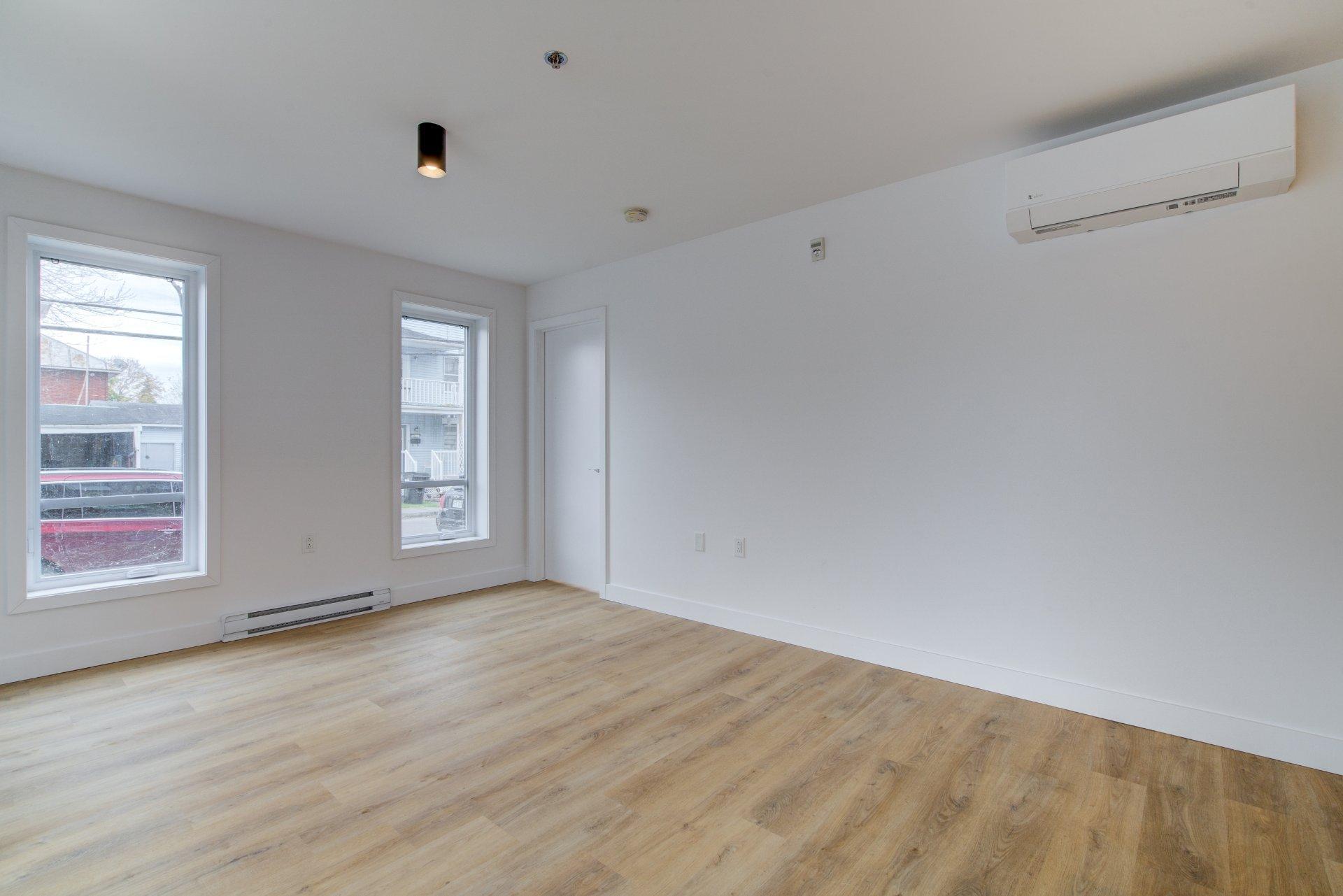 









50


Rue St-Louis

, 201,
Salaberry-de-Valleyfield,




QC
J6T1M6


