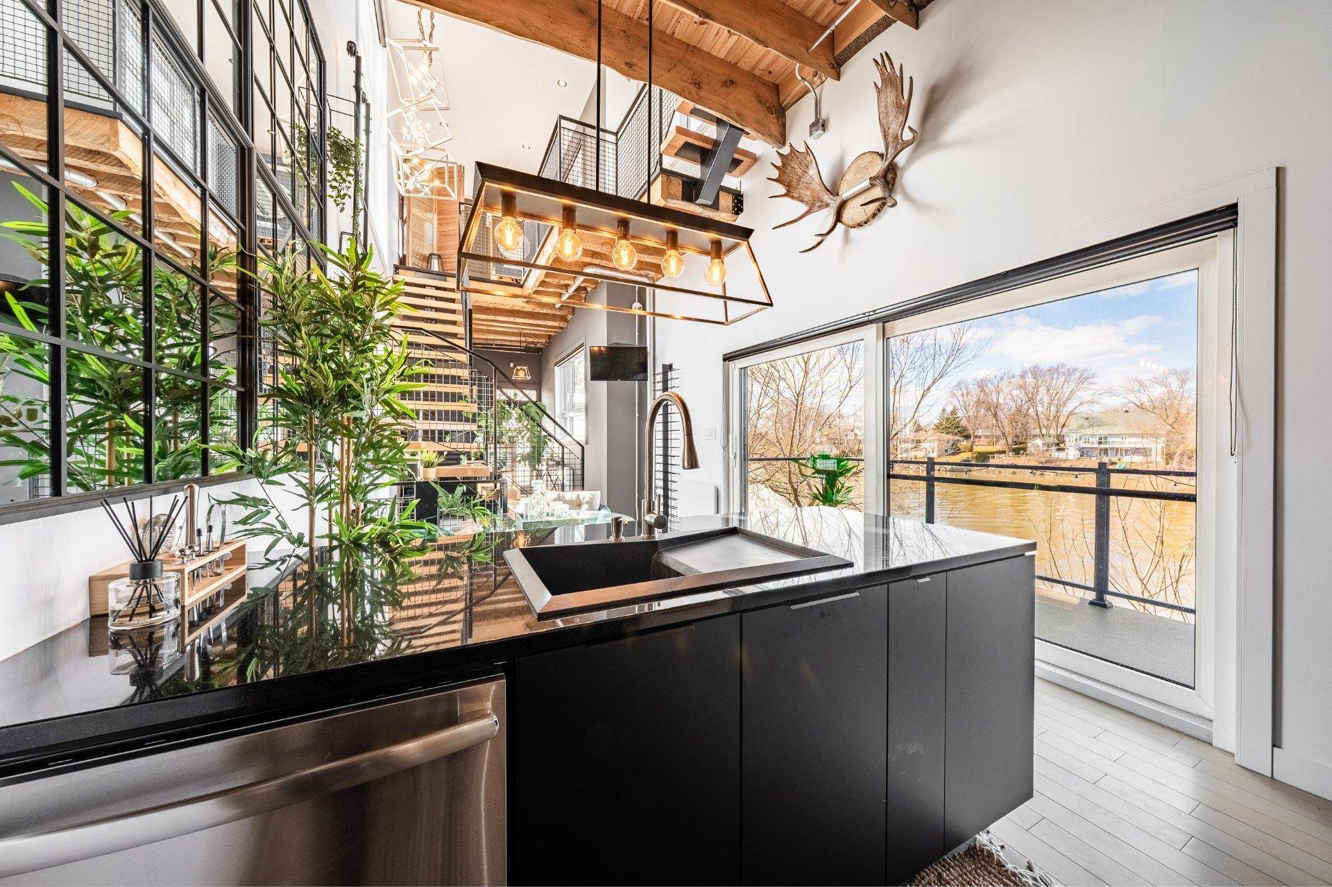 









6000


Rue St-Pierre O.

,
Saint-Hyacinthe,




QC
J2T5G9

