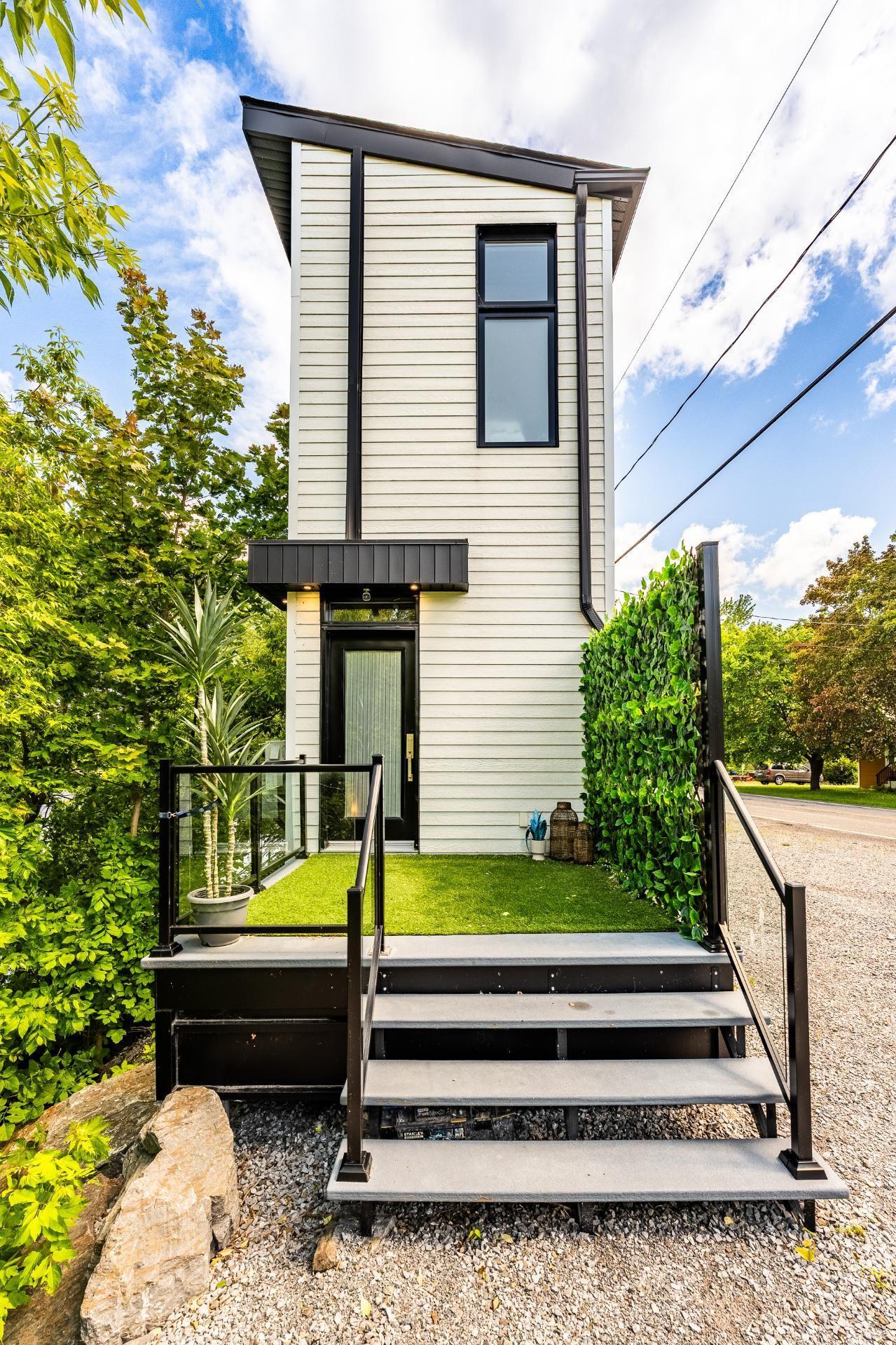 









6000


Rue St-Pierre O.

,
Saint-Hyacinthe,




QC
J2T5G9

