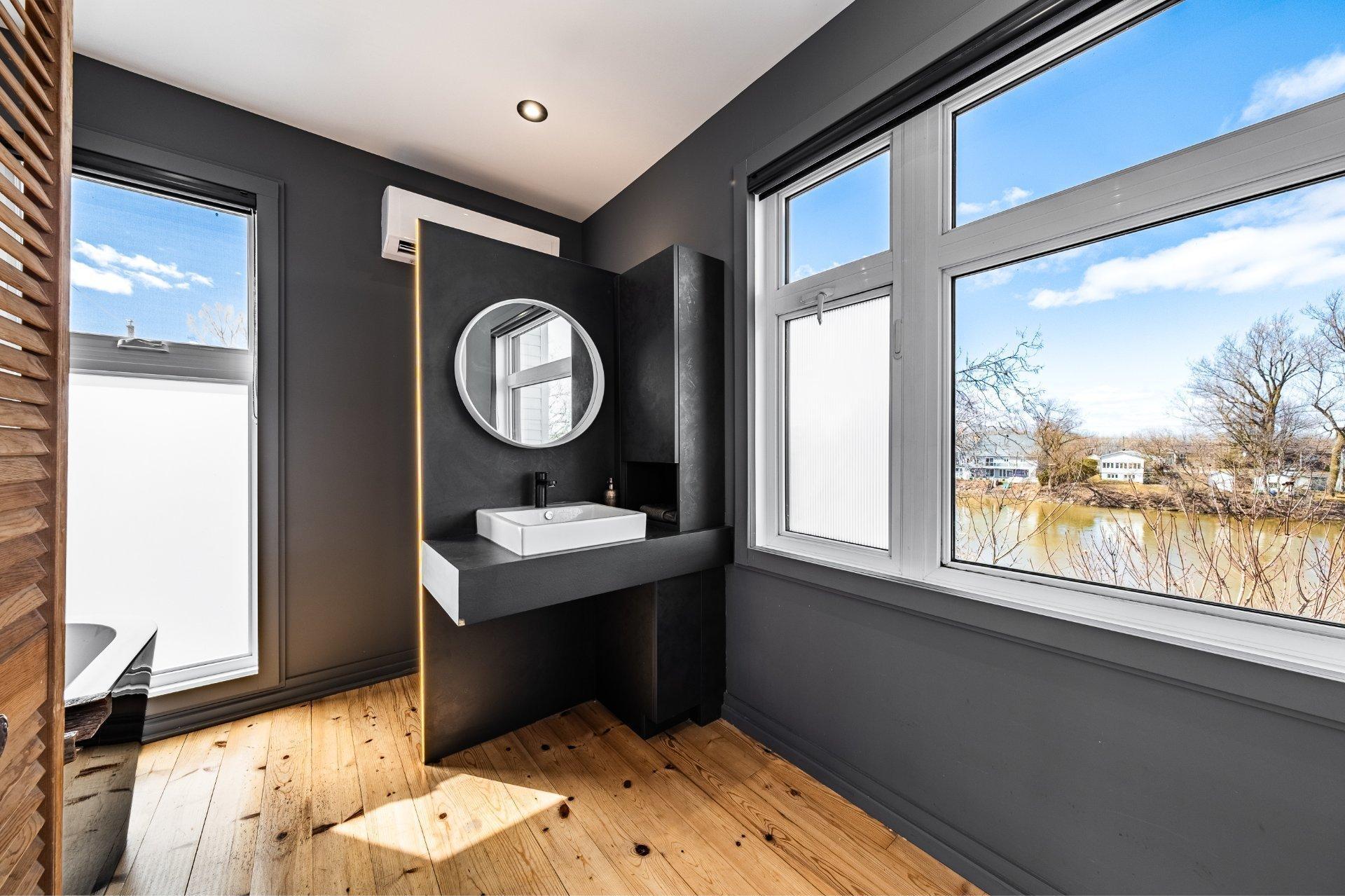 









6000


Rue St-Pierre O.

,
Saint-Hyacinthe,




QC
J2T5G9

