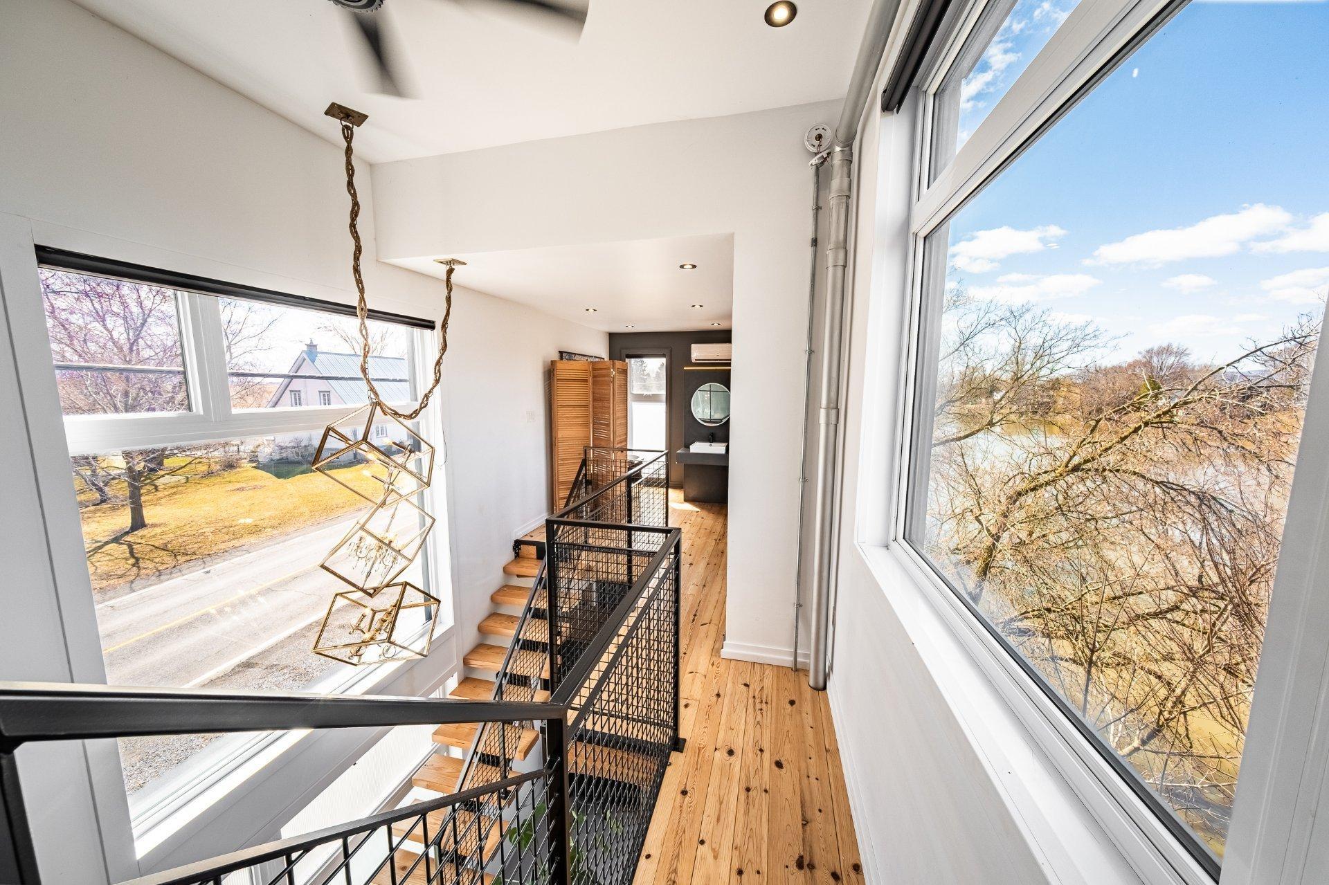 









6000


Rue St-Pierre O.

,
Saint-Hyacinthe,




QC
J2T5G9

