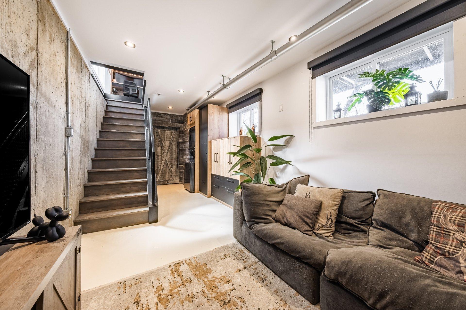 









6000


Rue St-Pierre O.

,
Saint-Hyacinthe,




QC
J2T5G9


