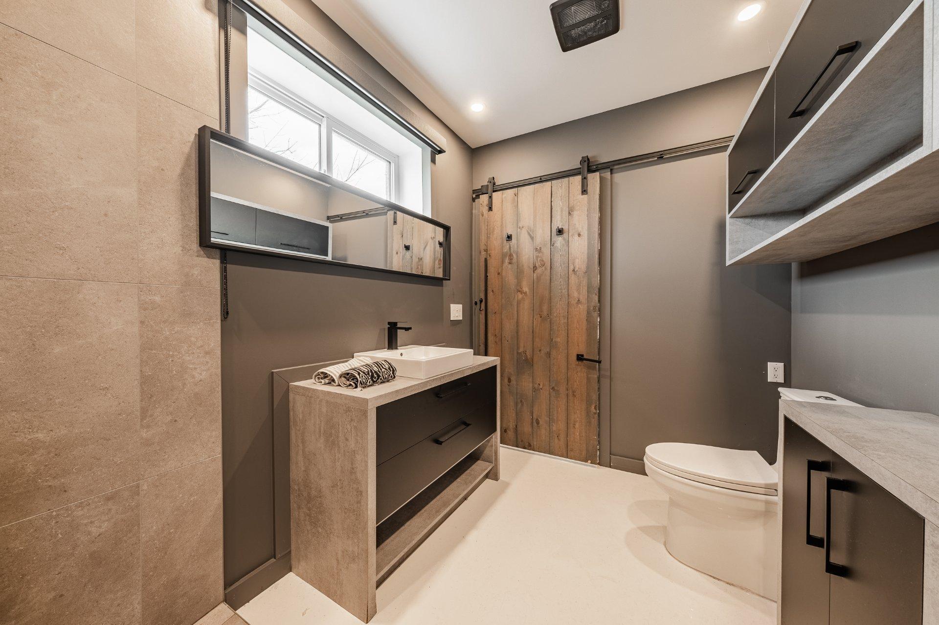 









6000


Rue St-Pierre O.

,
Saint-Hyacinthe,




QC
J2T5G9

