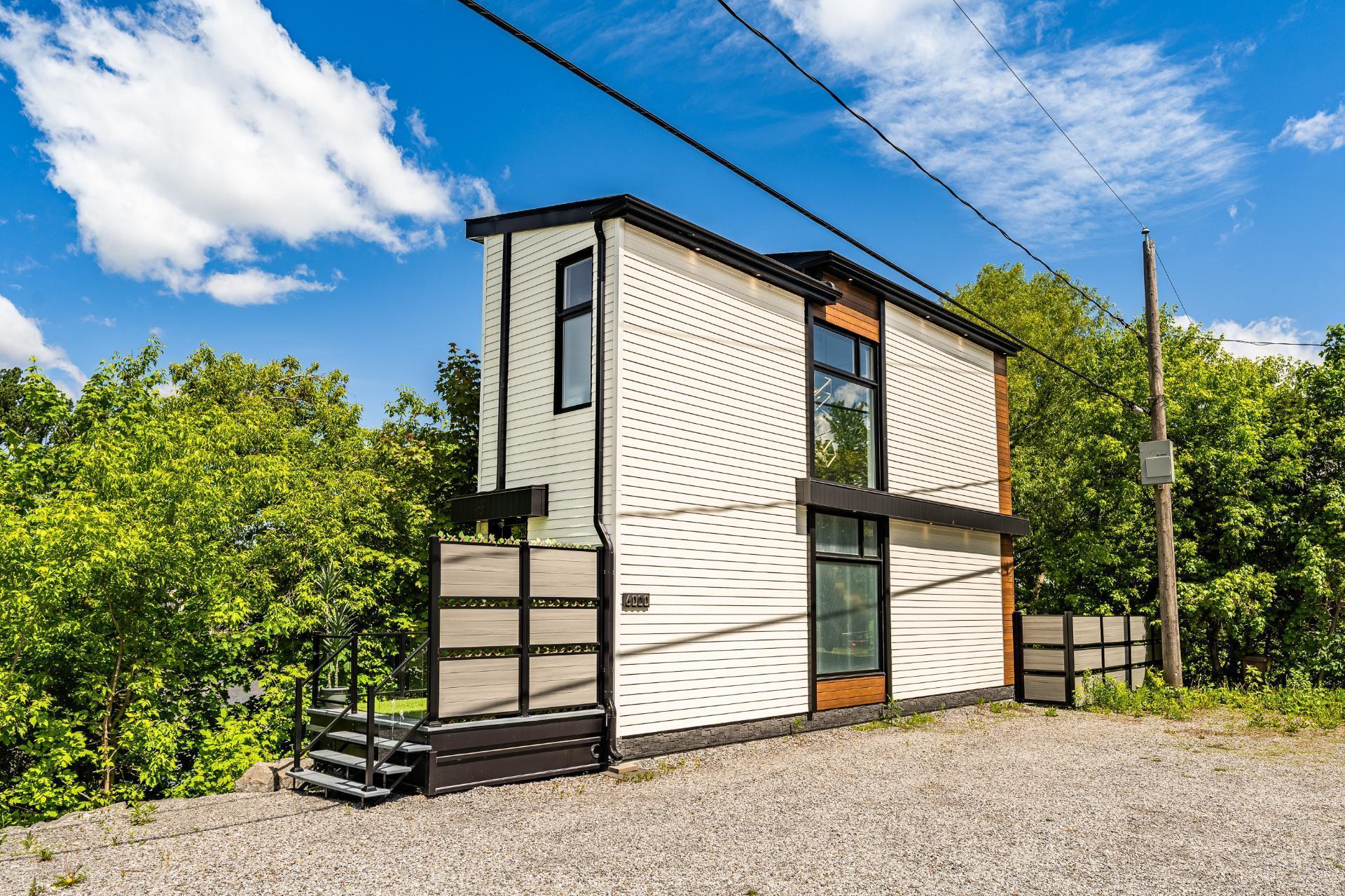 









6000


Rue St-Pierre O.

,
Saint-Hyacinthe,




QC
J2T5G9

