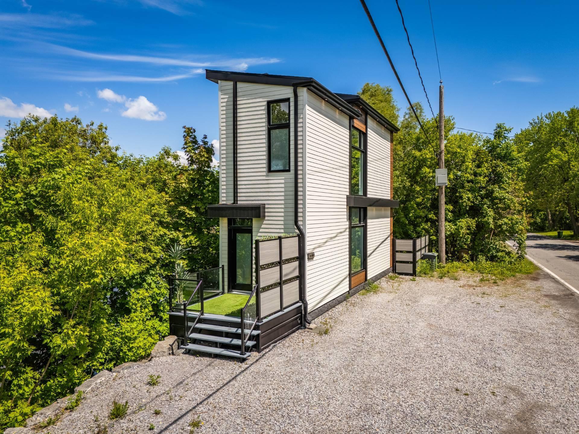









6000


Rue St-Pierre O.

,
Saint-Hyacinthe,




QC
J2T5G9

