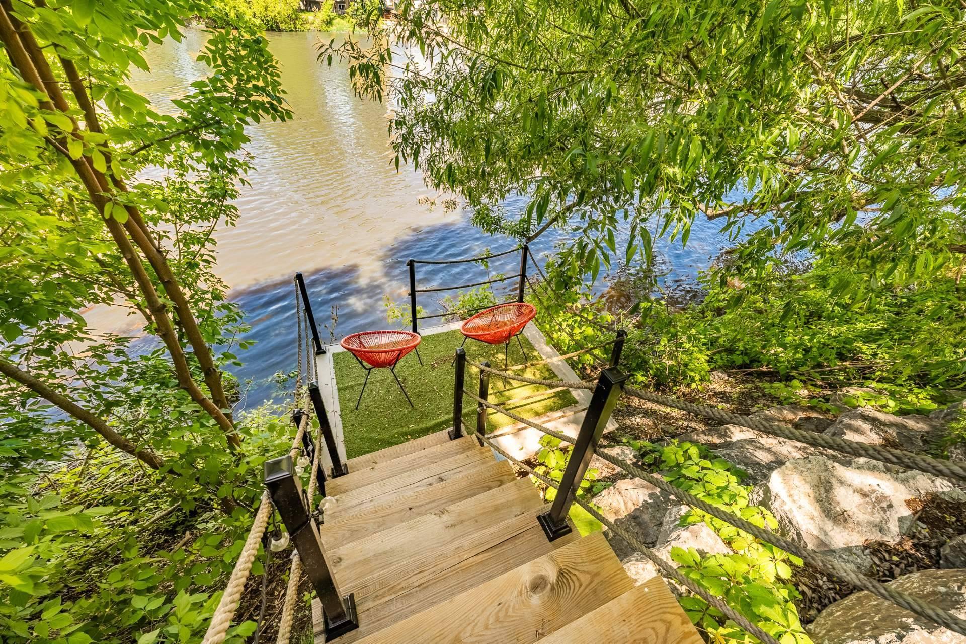 









6000


Rue St-Pierre O.

,
Saint-Hyacinthe,




QC
J2T5G9

