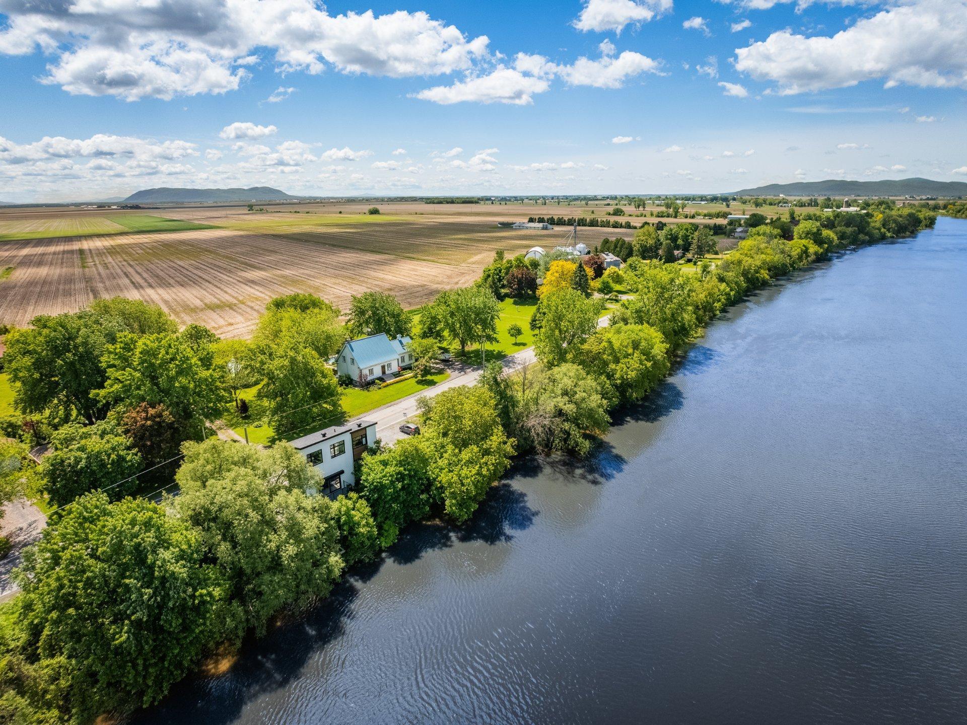 









6000


Rue St-Pierre O.

,
Saint-Hyacinthe,




QC
J2T5G9

