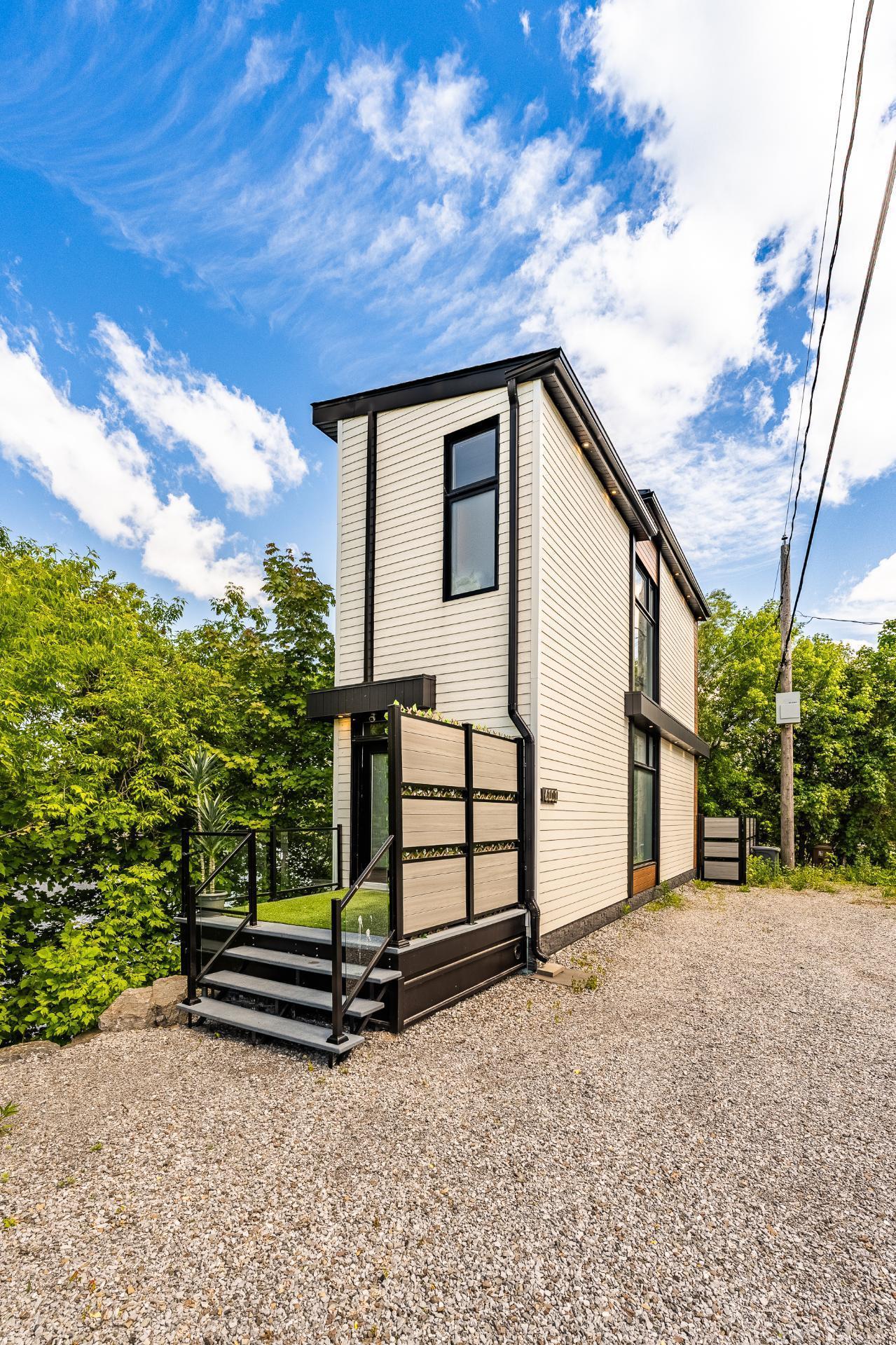 









6000


Rue St-Pierre O.

,
Saint-Hyacinthe,




QC
J2T5G9

