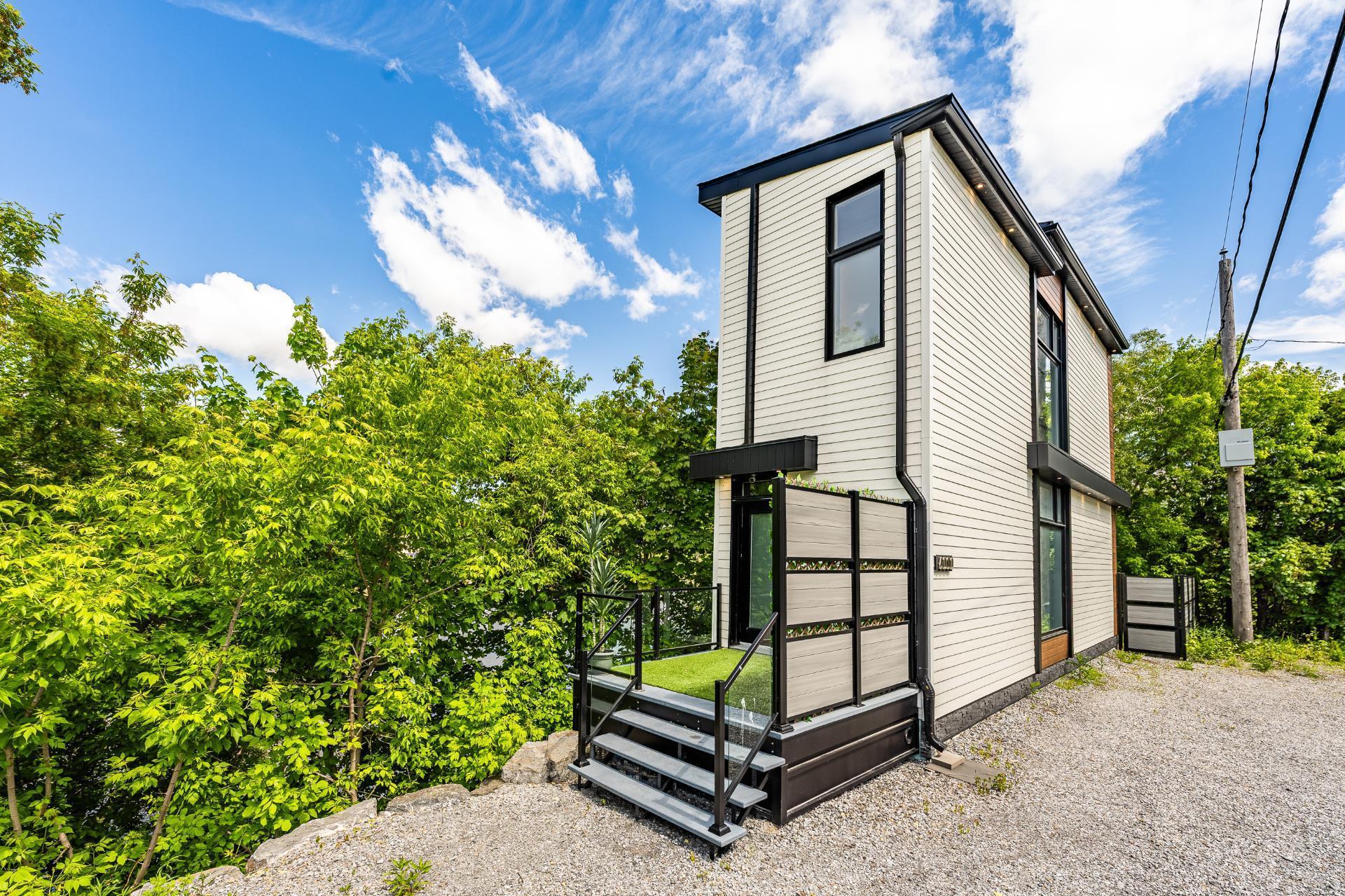 









6000


Rue St-Pierre O.

,
Saint-Hyacinthe,




QC
J2T5G9

