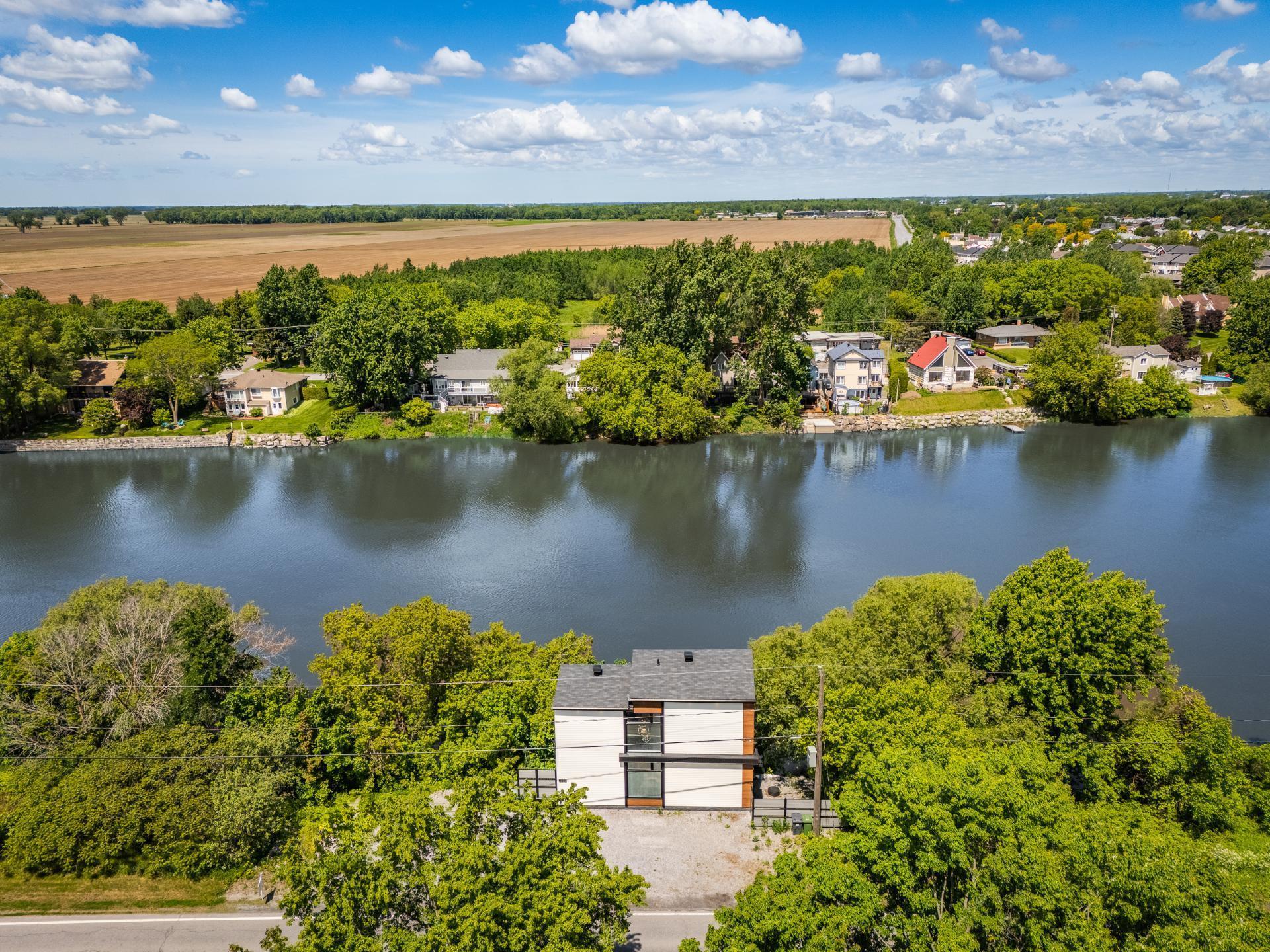 









6000


Rue St-Pierre O.

,
Saint-Hyacinthe,




QC
J2T5G9

