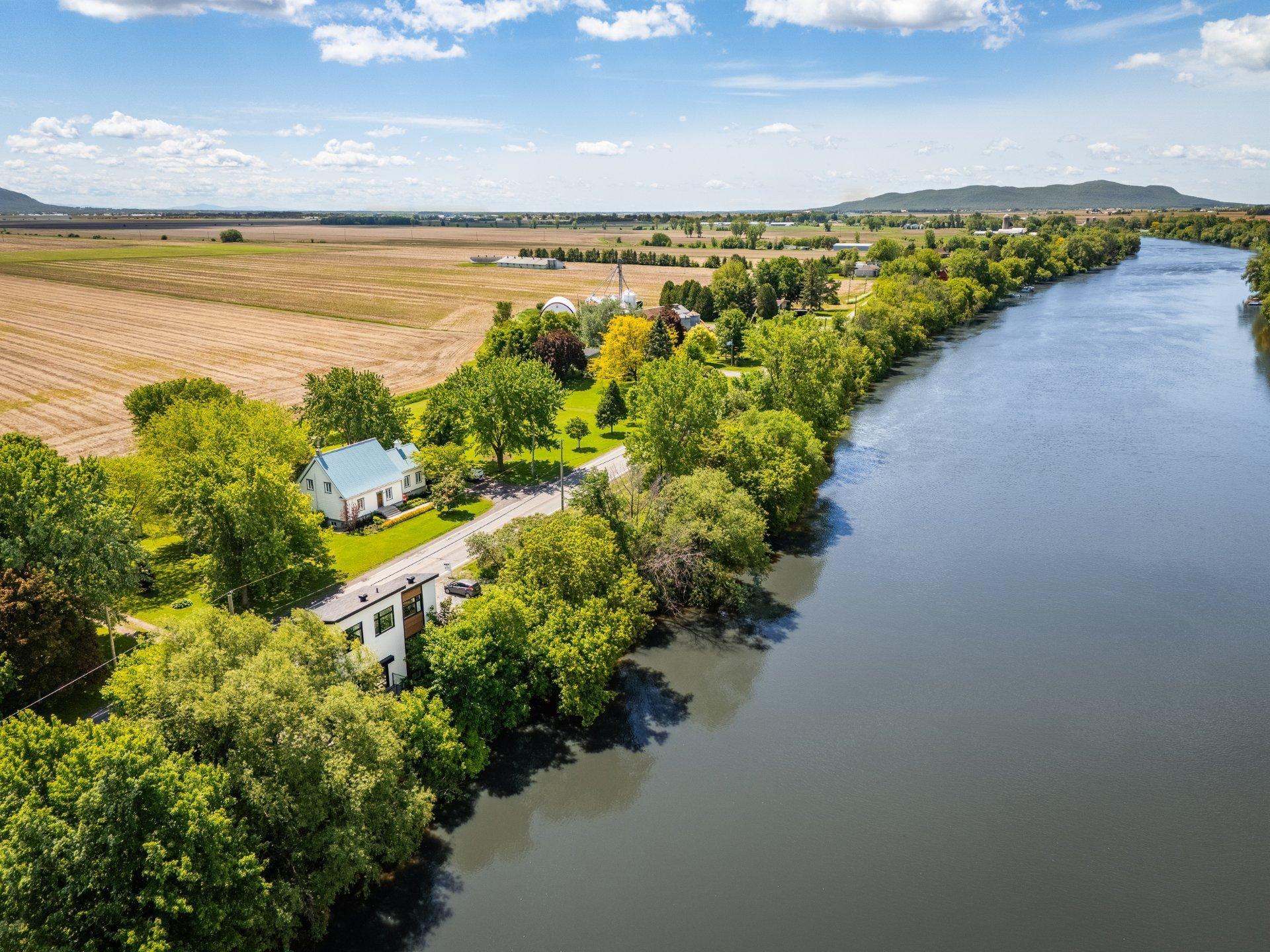 









6000


Rue St-Pierre O.

,
Saint-Hyacinthe,




QC
J2T5G9

