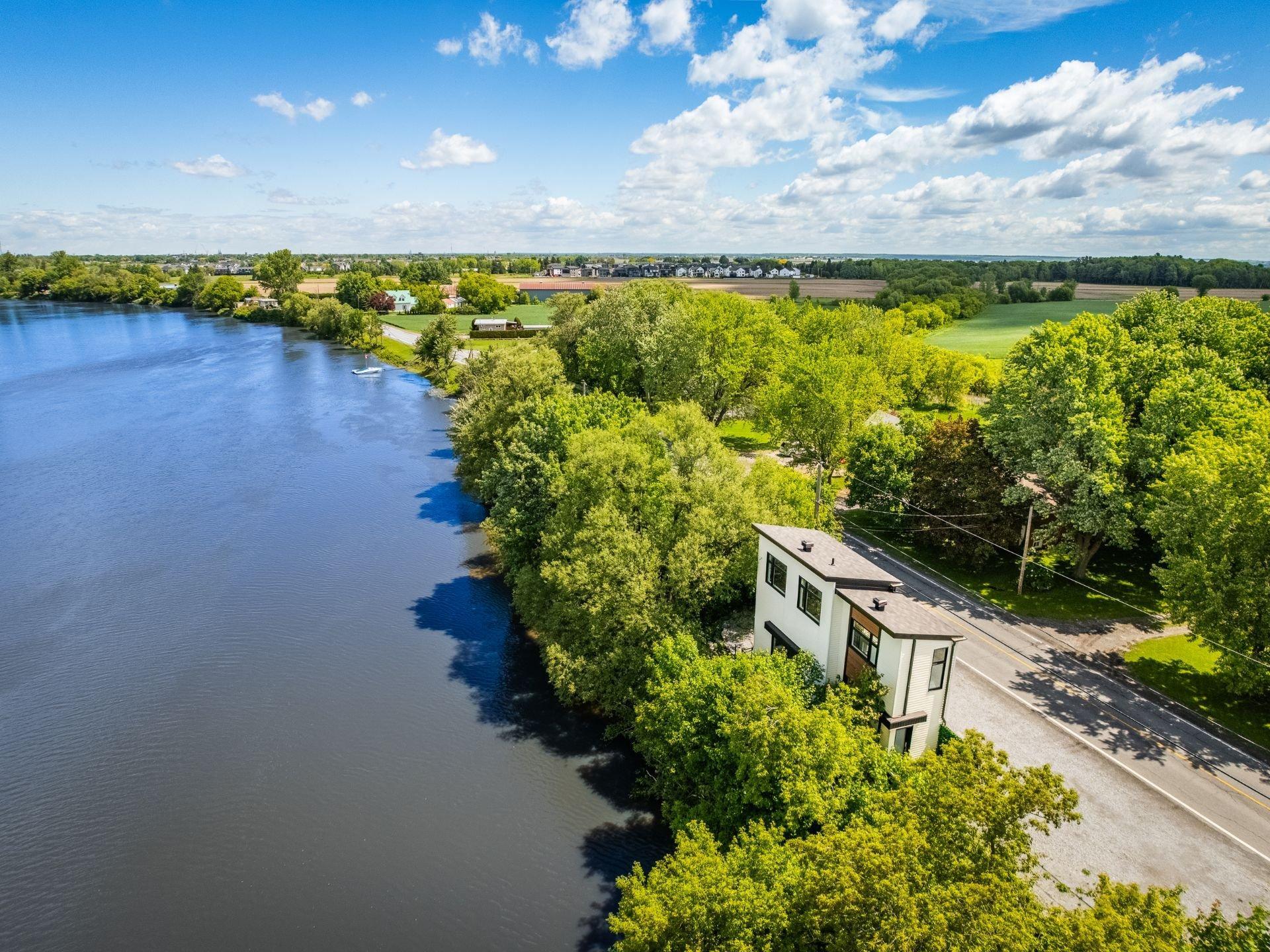 









6000


Rue St-Pierre O.

,
Saint-Hyacinthe,




QC
J2T5G9

