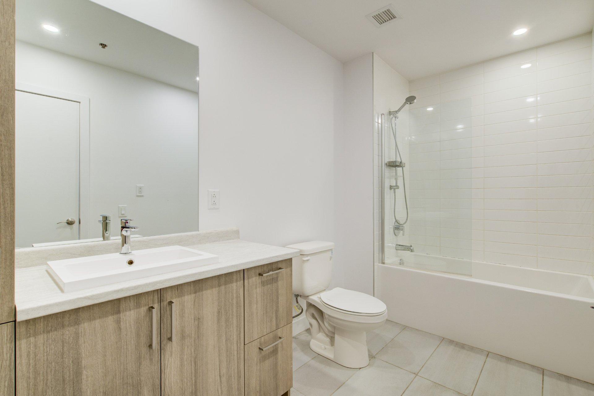 









50


Rue St-Louis

, 104,
Salaberry-de-Valleyfield,




QC
J6T1M6

