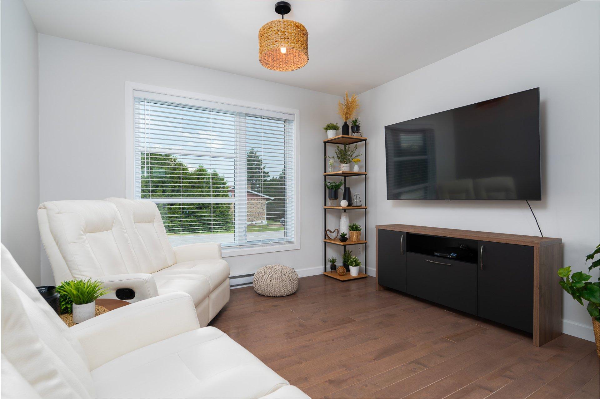 









225


Rue des Pivoines

,
Mont-Laurier,




QC
J9L3G3

