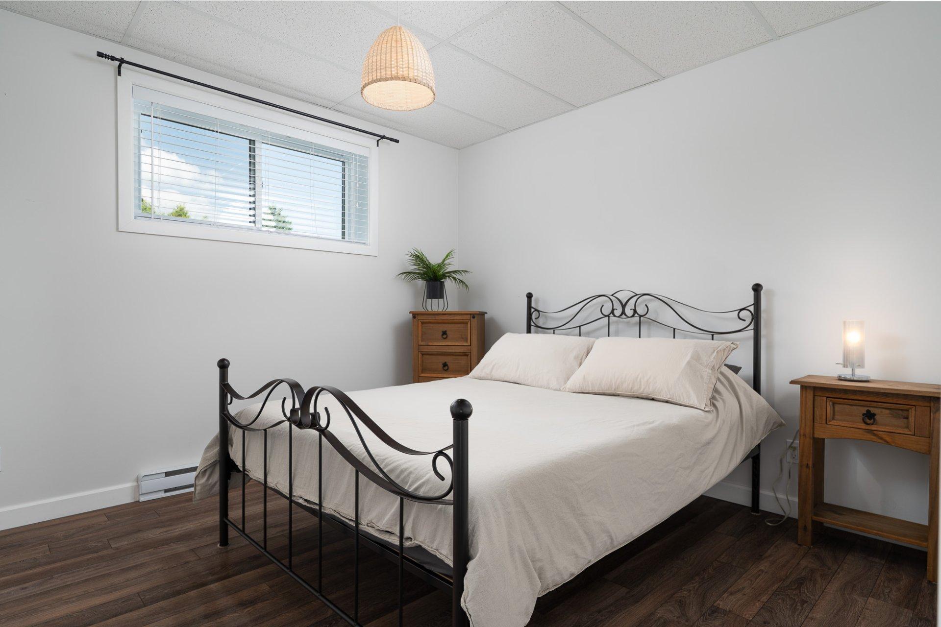 









225


Rue des Pivoines

,
Mont-Laurier,




QC
J9L3G3

