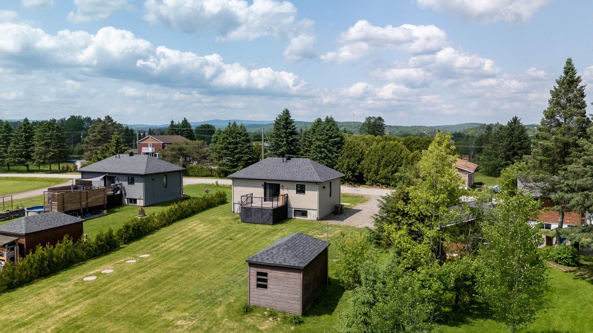 









225


Rue des Pivoines

,
Mont-Laurier,




QC
J9L3G3

