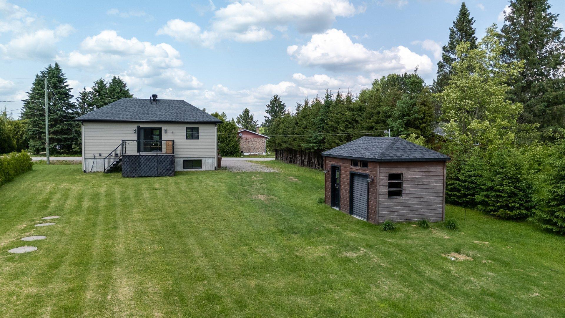 









225


Rue des Pivoines

,
Mont-Laurier,




QC
J9L3G3

