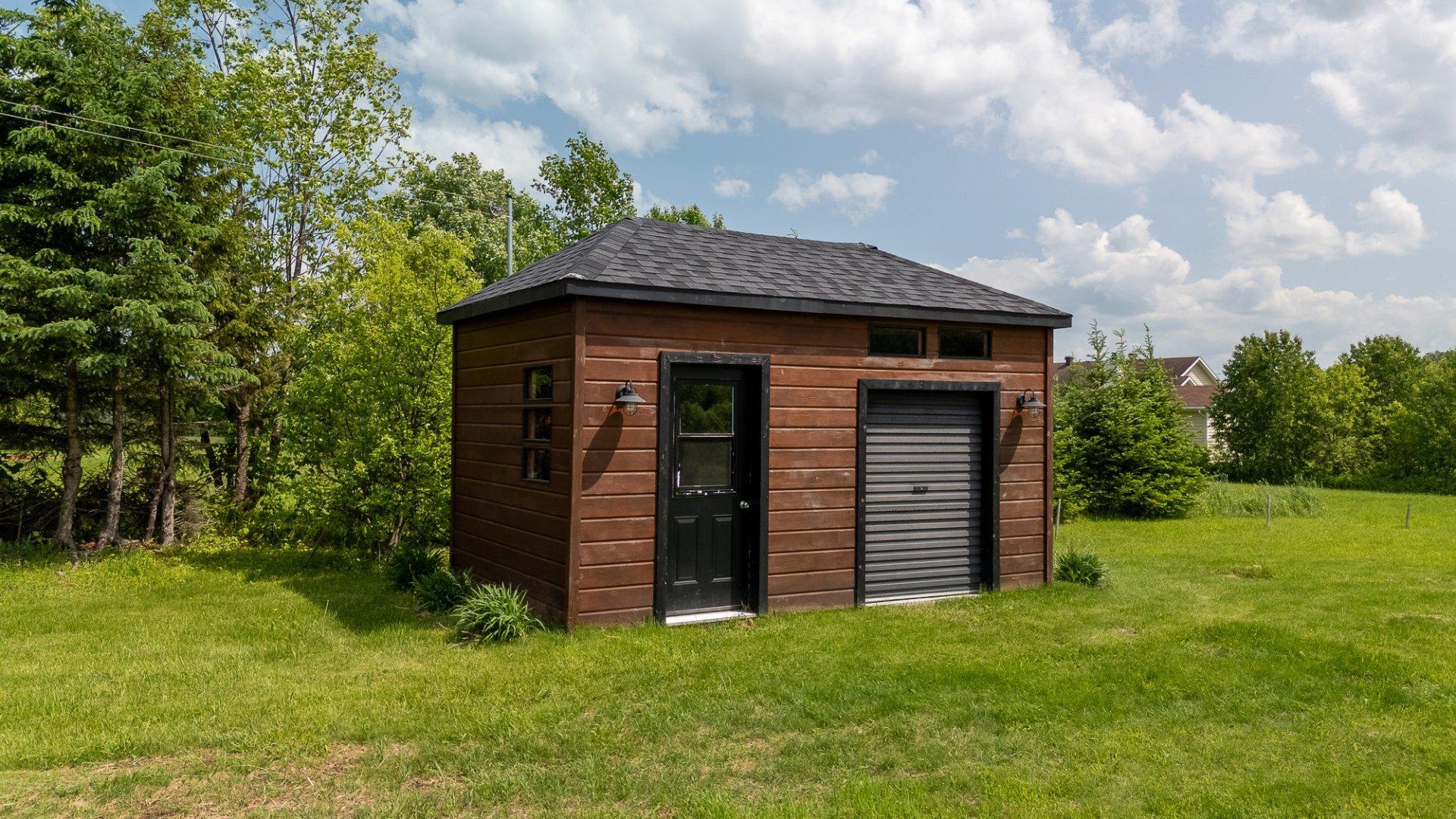 









225


Rue des Pivoines

,
Mont-Laurier,




QC
J9L3G3

