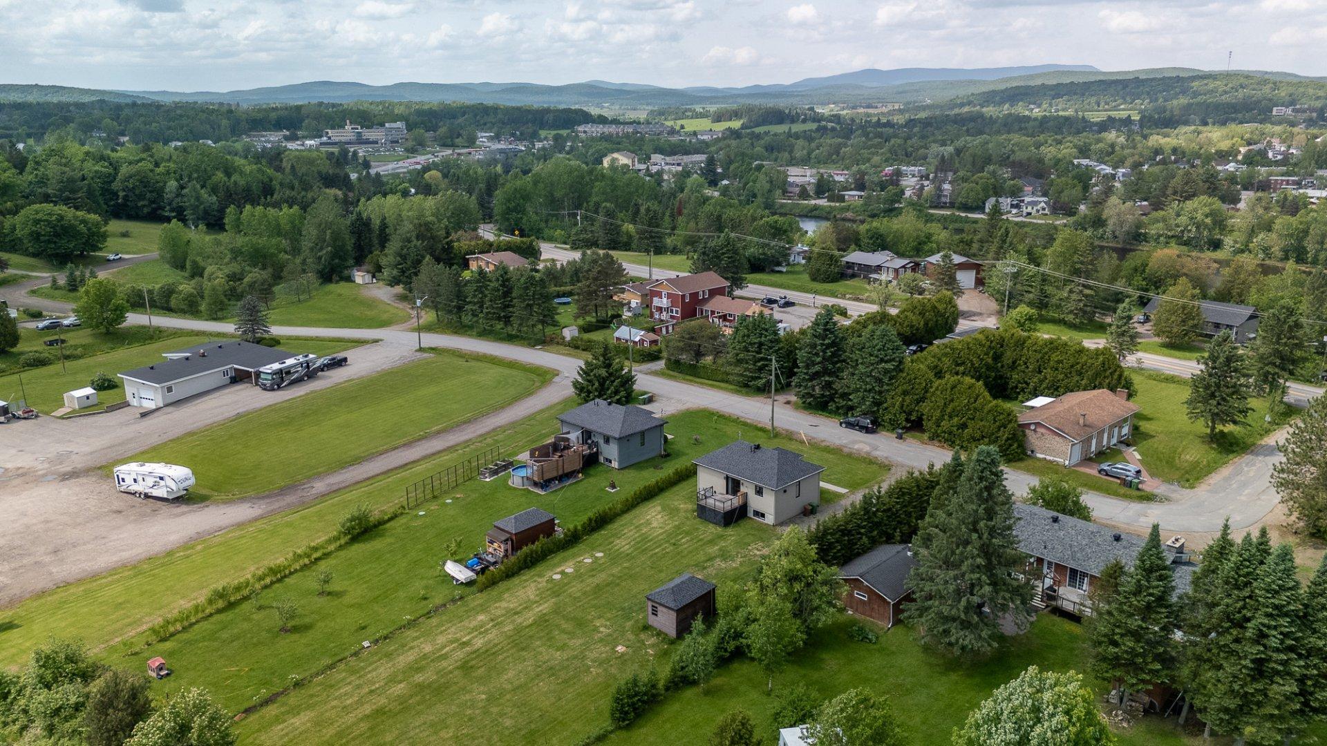 









225


Rue des Pivoines

,
Mont-Laurier,




QC
J9L3G3

