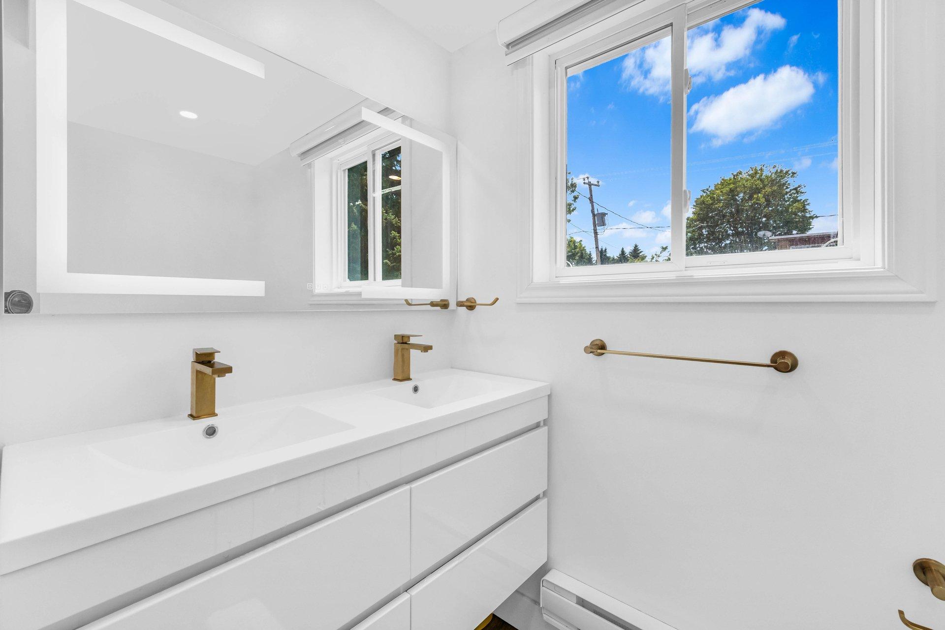 









436

 - 438


4e Rue

,
Laval (Laval-des-Rapides),




QC
H7N2B2


