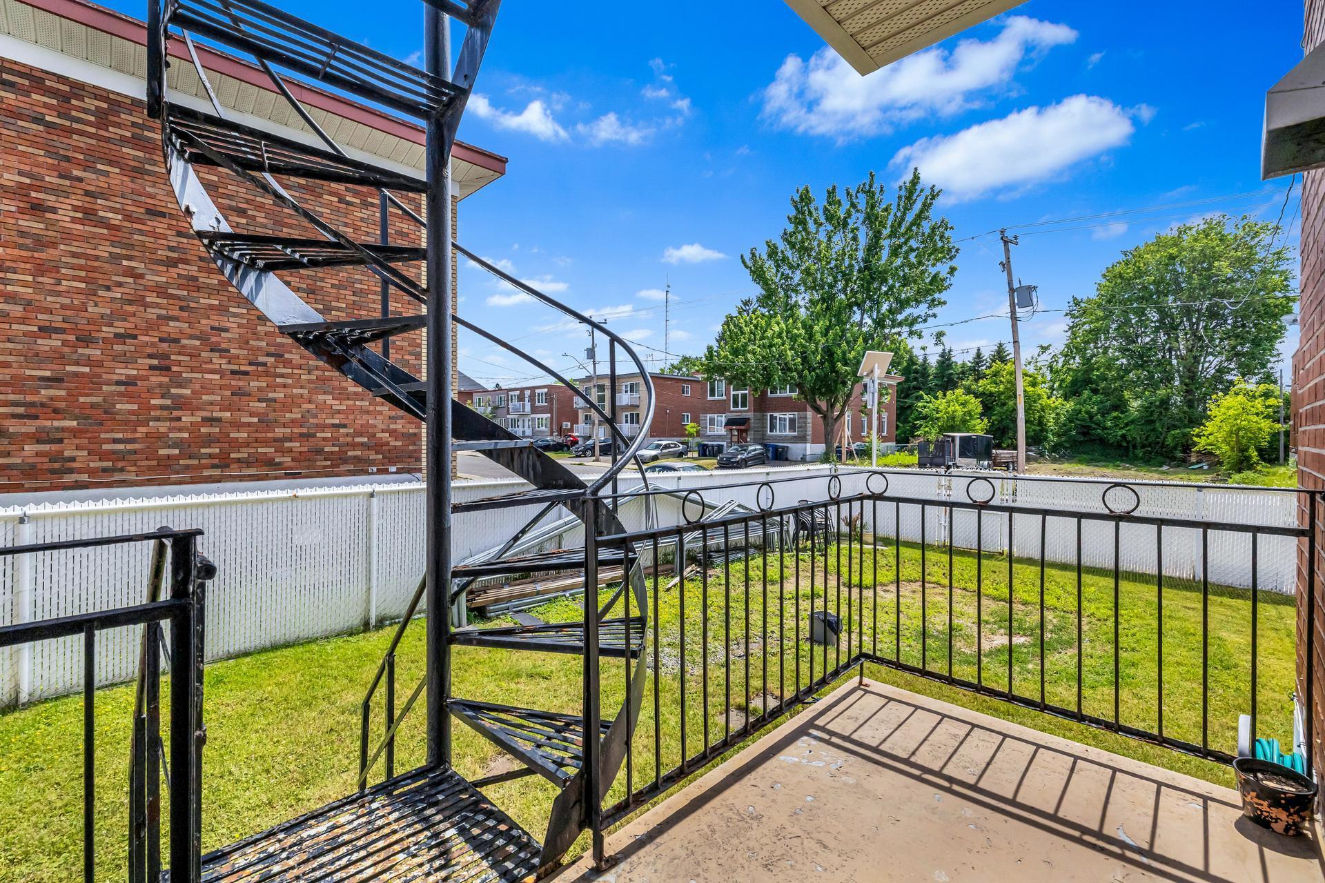









436

 - 438


4e Rue

,
Laval (Laval-des-Rapides),




QC
H7N2B2

