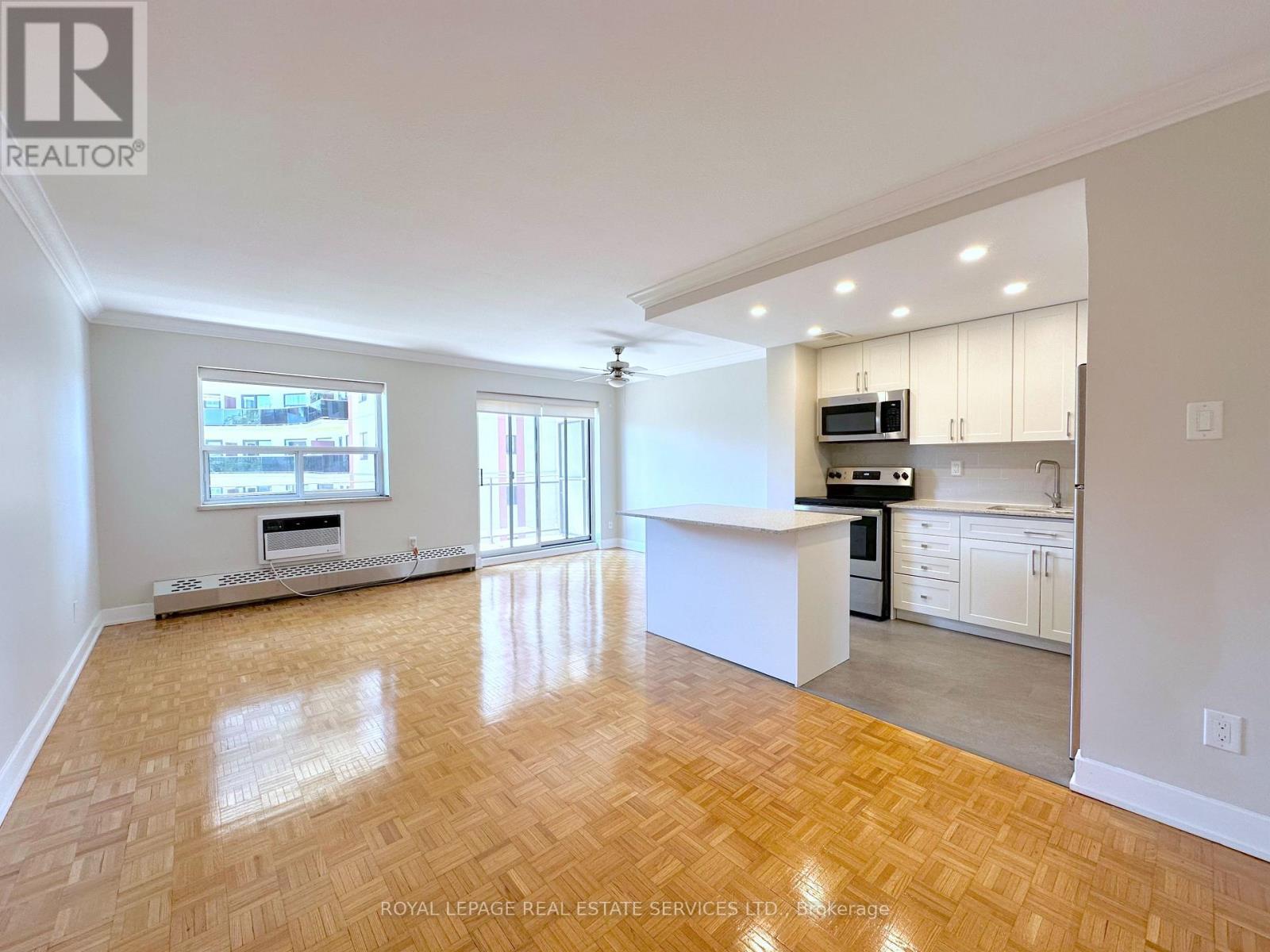 












504 - 135 ALLAN STREET

,
Oakville,




Ontario
L6J3N4

