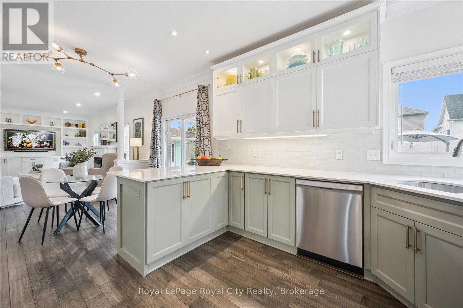












279 FARLEY DRIVE

,
Guelph (Pineridge/Westminster Woods),




Ontario
N1L1N6

