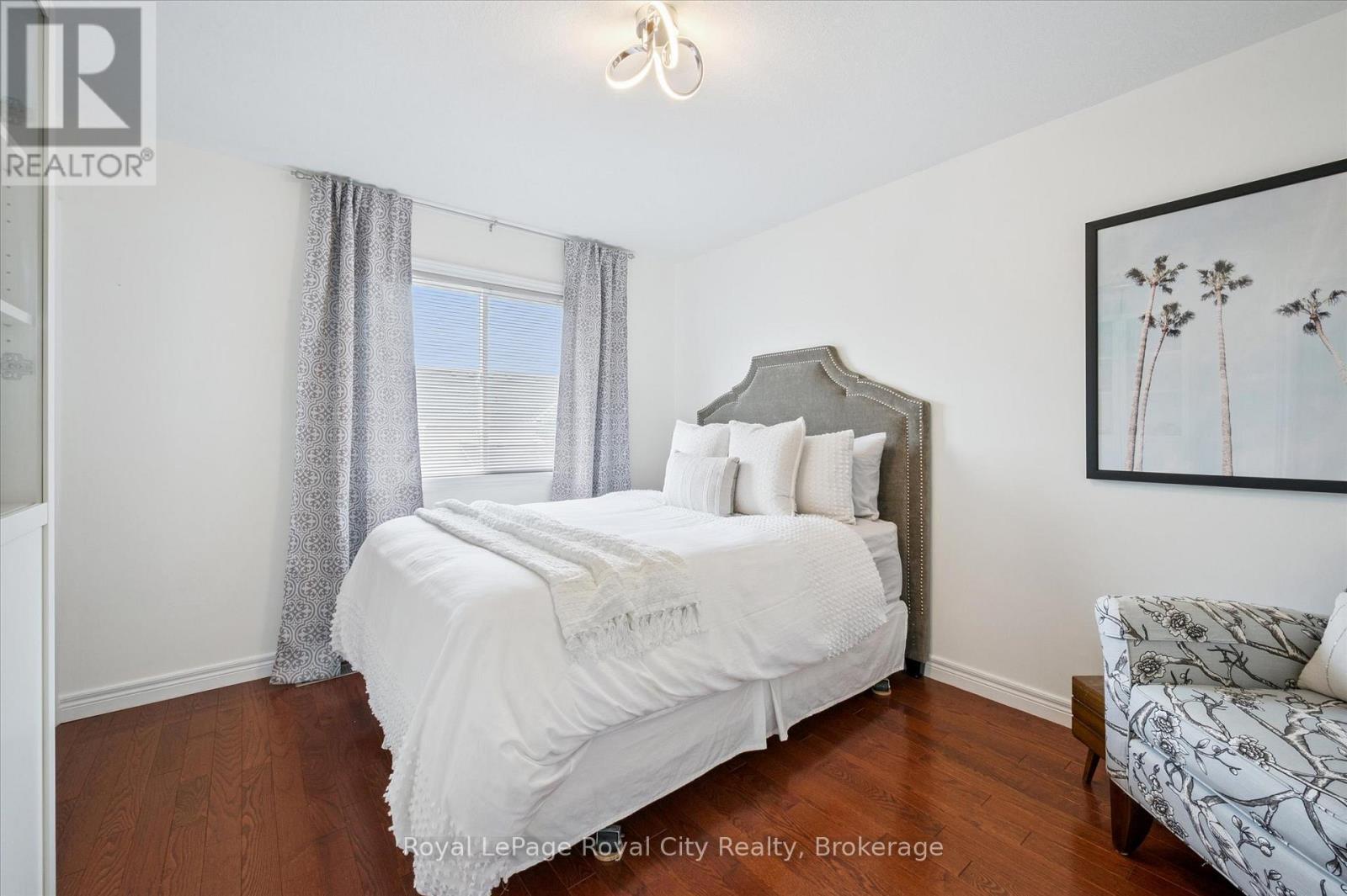 












279 FARLEY DRIVE

,
Guelph (Pineridge/Westminster Woods),




Ontario
N1L1N6


