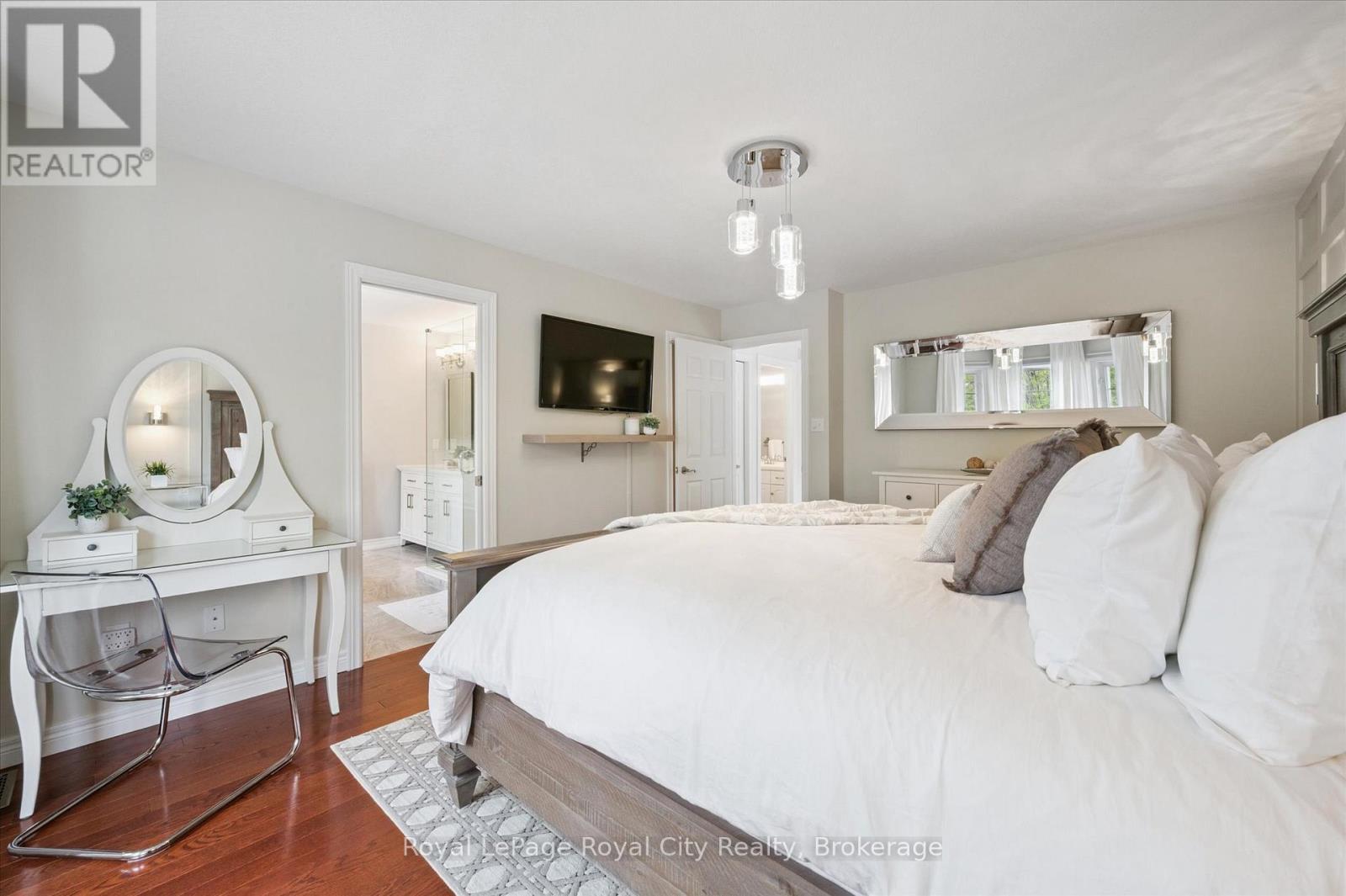 












279 FARLEY DRIVE

,
Guelph (Pineridge/Westminster Woods),




Ontario
N1L1N6

