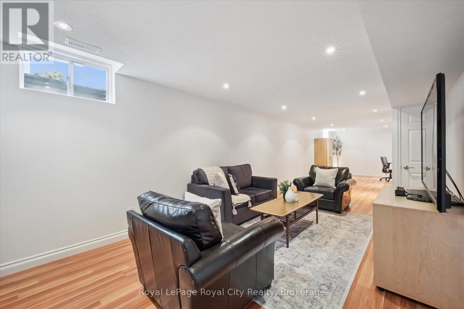 












279 FARLEY DRIVE

,
Guelph (Pineridge/Westminster Woods),




Ontario
N1L1N6

