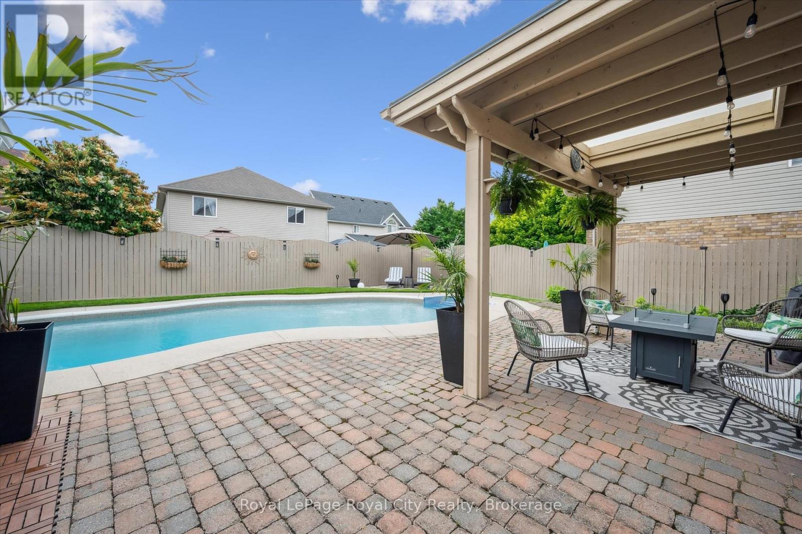 












279 FARLEY DRIVE

,
Guelph (Pineridge/Westminster Woods),




Ontario
N1L1N6

