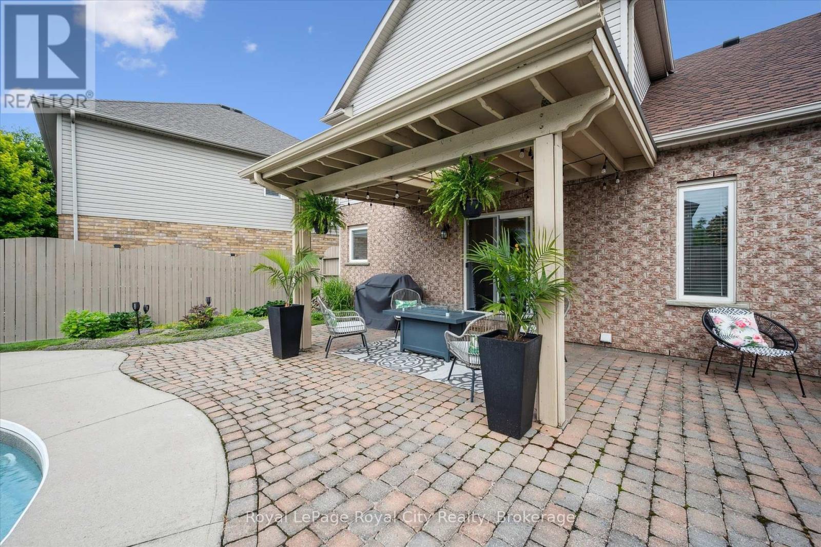 












279 FARLEY DRIVE

,
Guelph (Pineridge/Westminster Woods),




Ontario
N1L1N6


