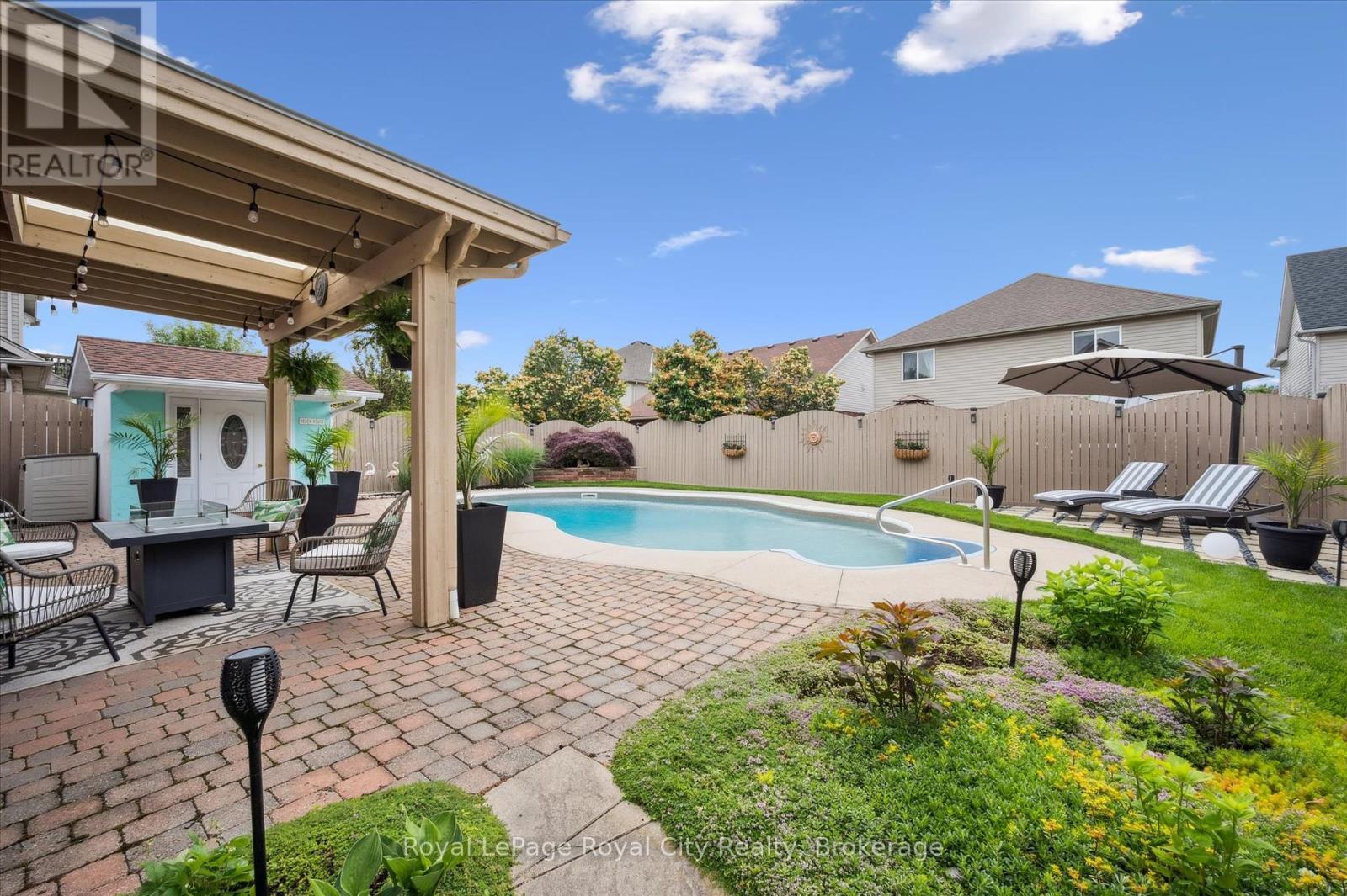 












279 FARLEY DRIVE

,
Guelph (Pineridge/Westminster Woods),




Ontario
N1L1N6

