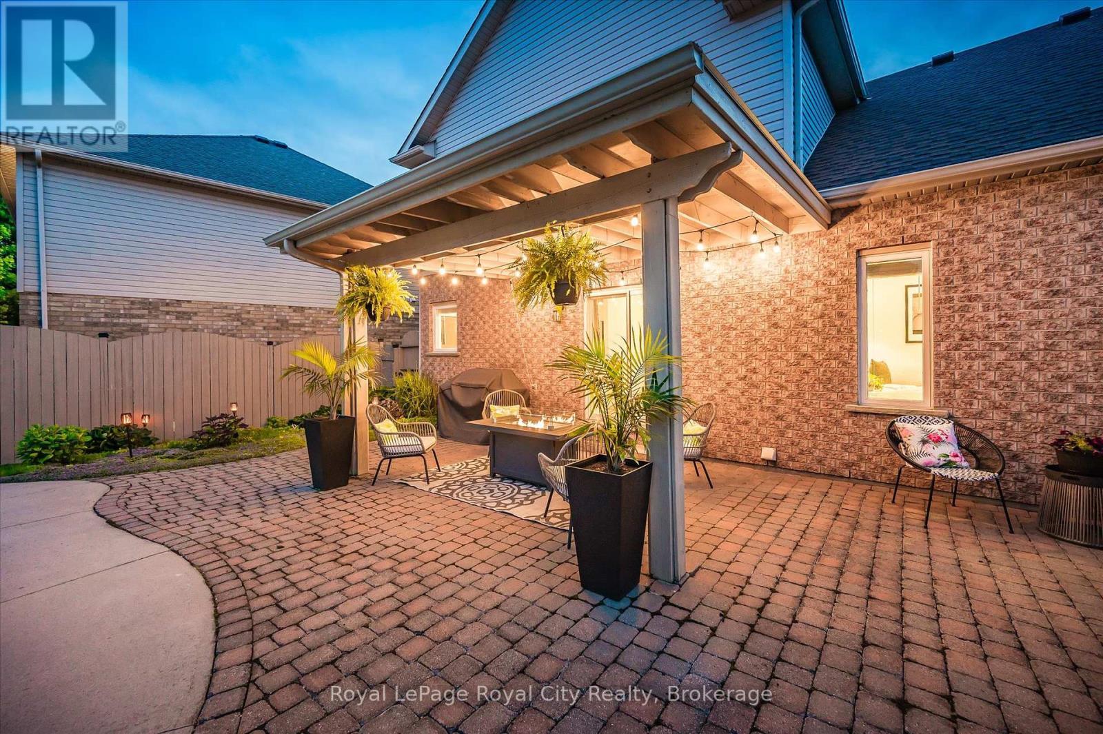 












279 FARLEY DRIVE

,
Guelph (Pineridge/Westminster Woods),




Ontario
N1L1N6

