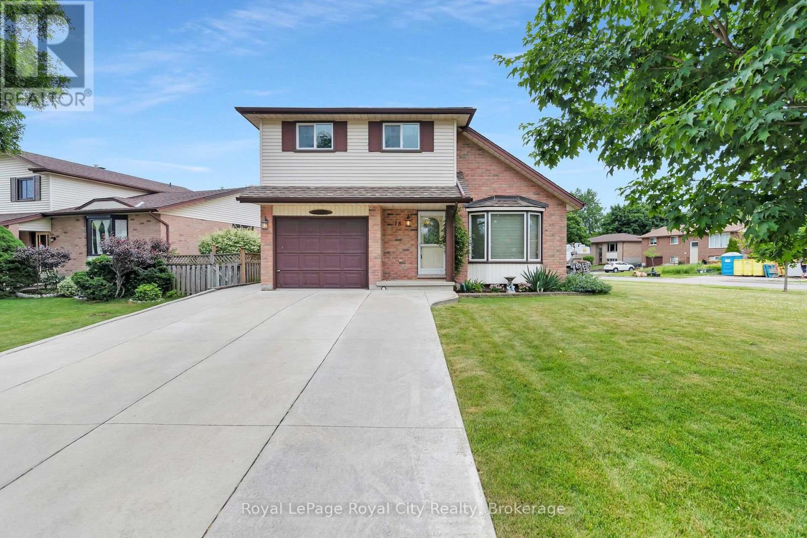 












18 SMART STREET

,
Guelph (Kortright West),




Ontario
N1G4L4

