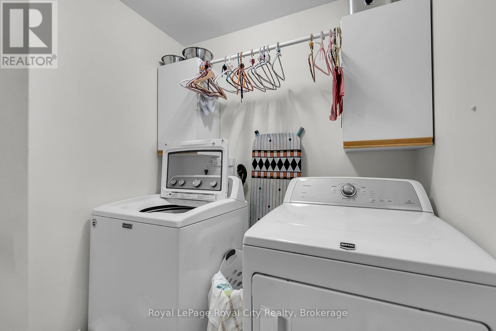 












18 SMART STREET

,
Guelph (Kortright West),




Ontario
N1G4L4

