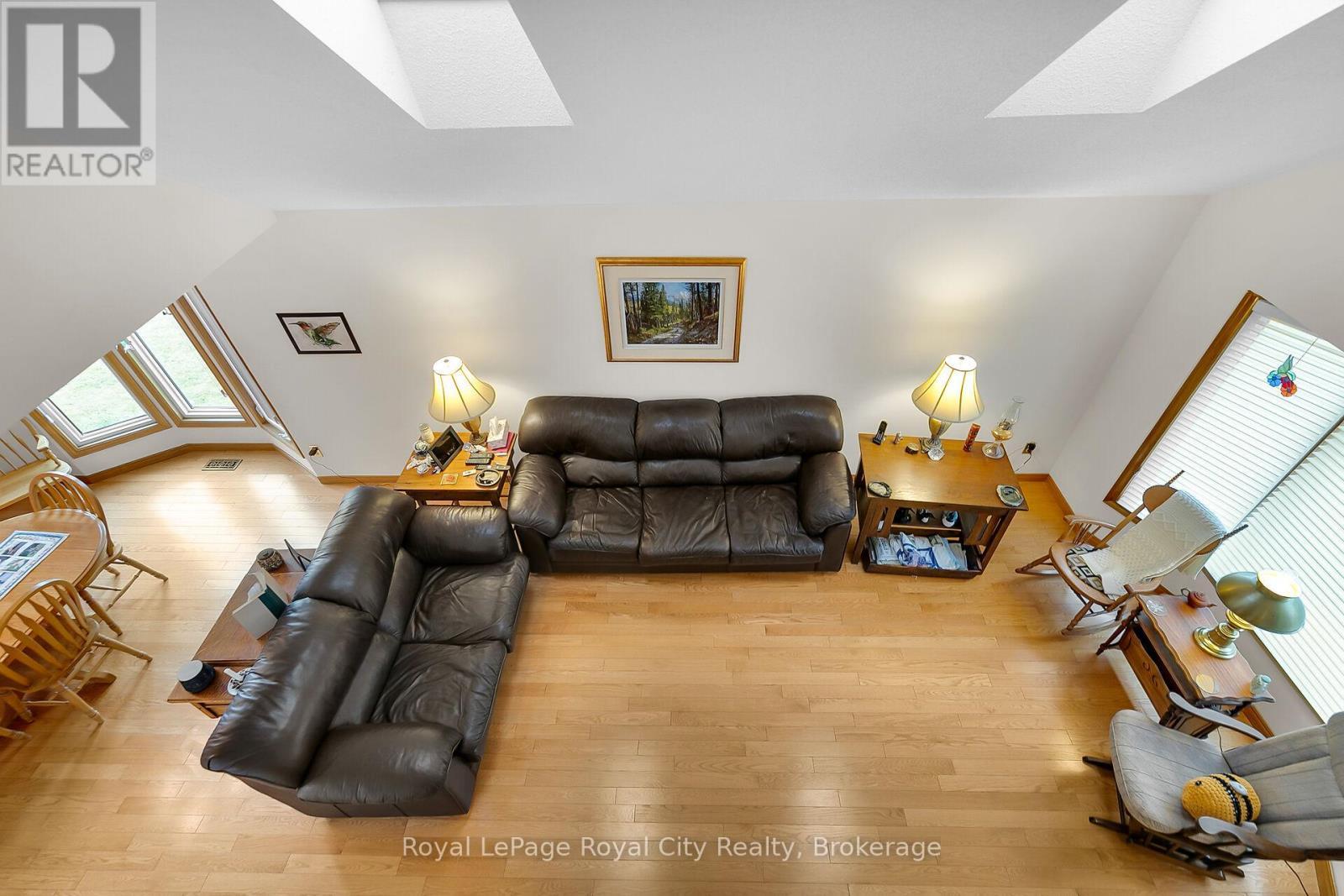 












18 SMART STREET

,
Guelph (Kortright West),




Ontario
N1G4L4


