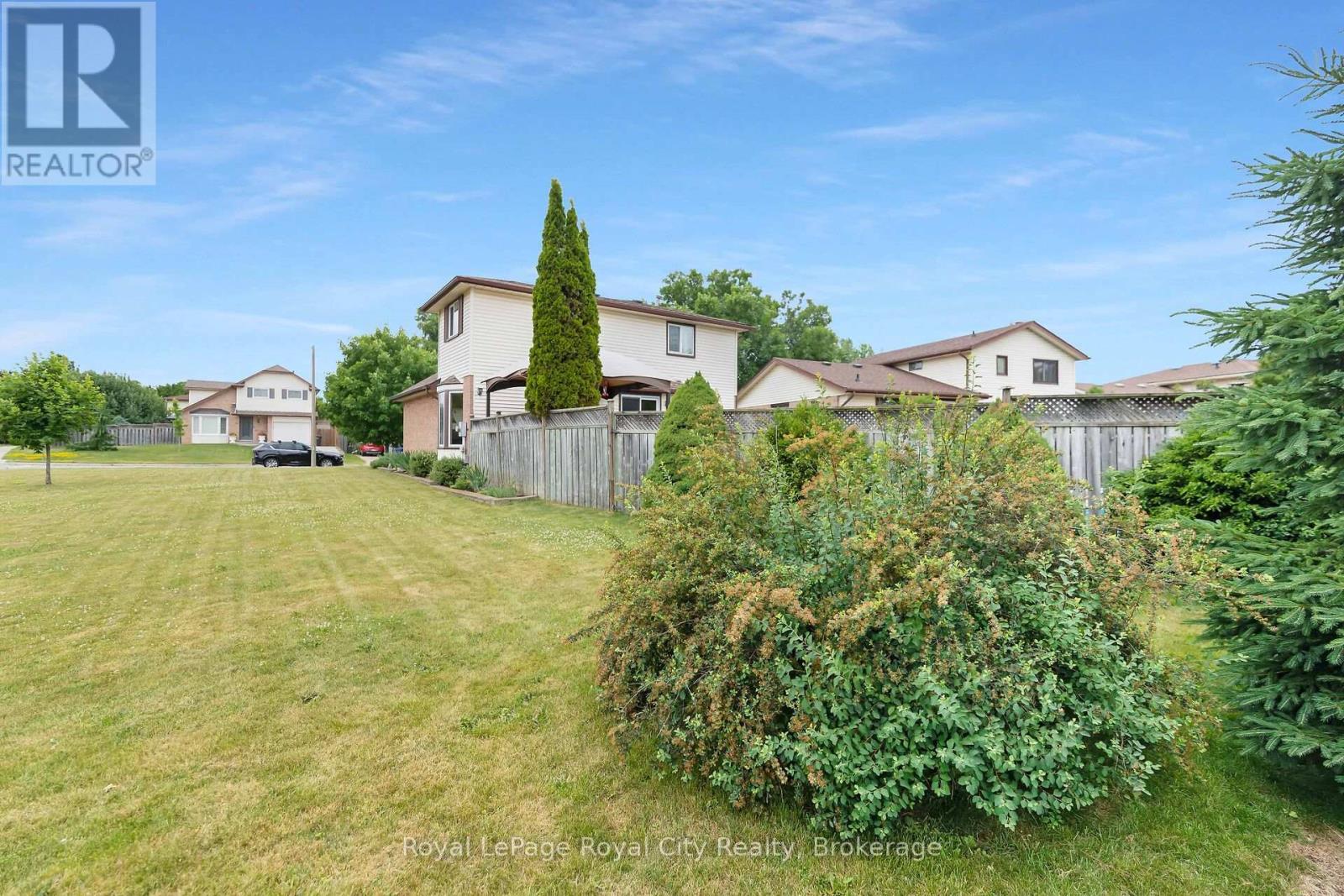 












18 SMART STREET

,
Guelph (Kortright West),




Ontario
N1G4L4

