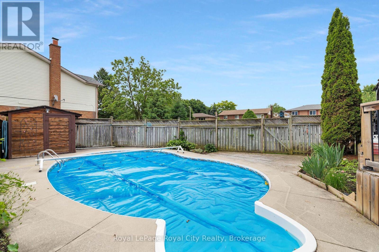 












18 SMART STREET

,
Guelph (Kortright West),




Ontario
N1G4L4

